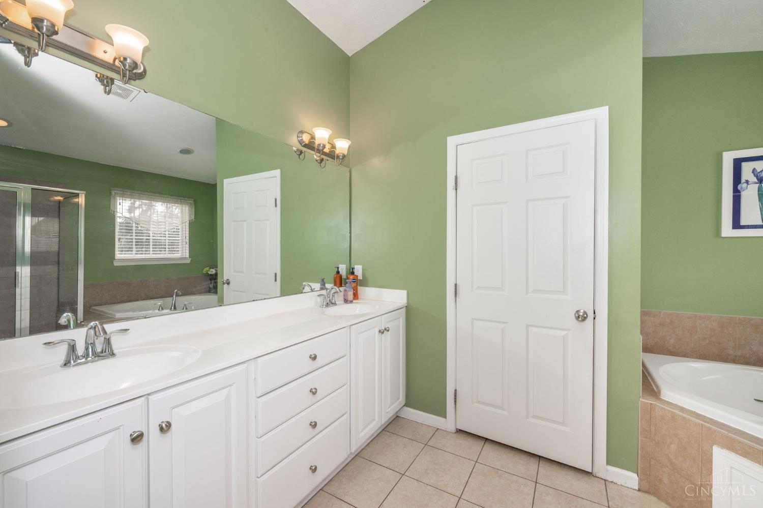 5496 Gwendolyn Ridge