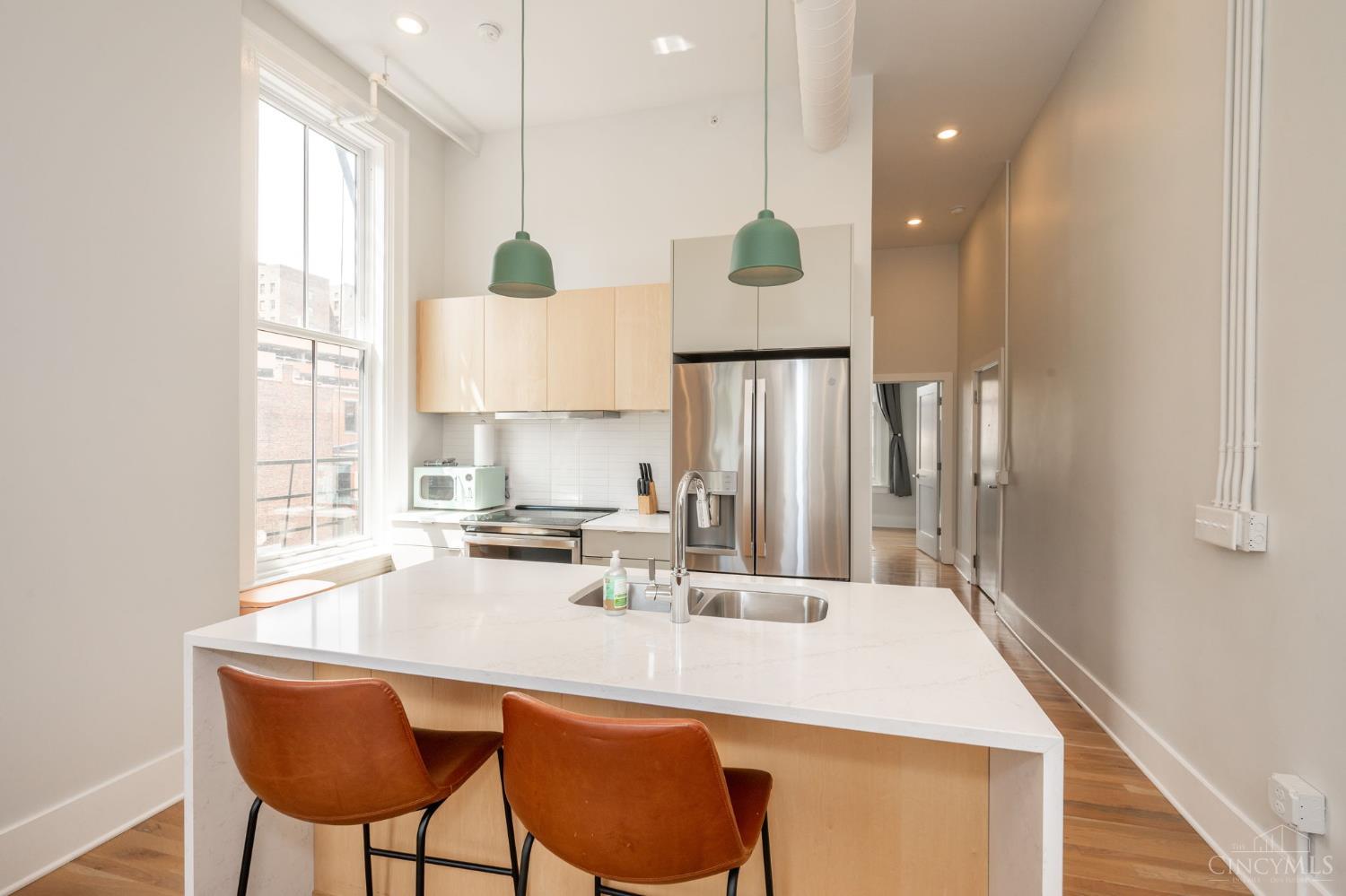 915 Vine Street 303