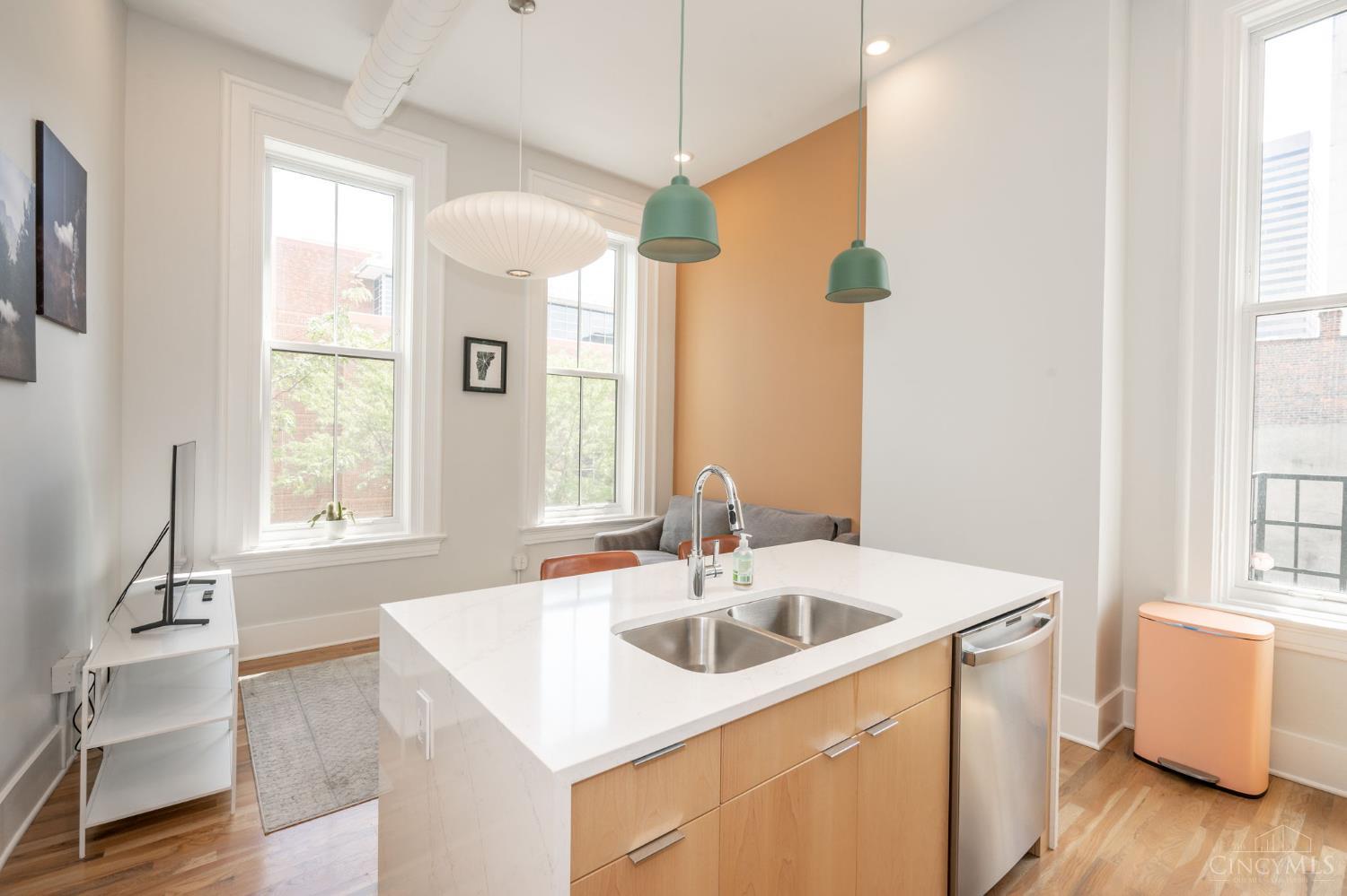 915 Vine Street 303