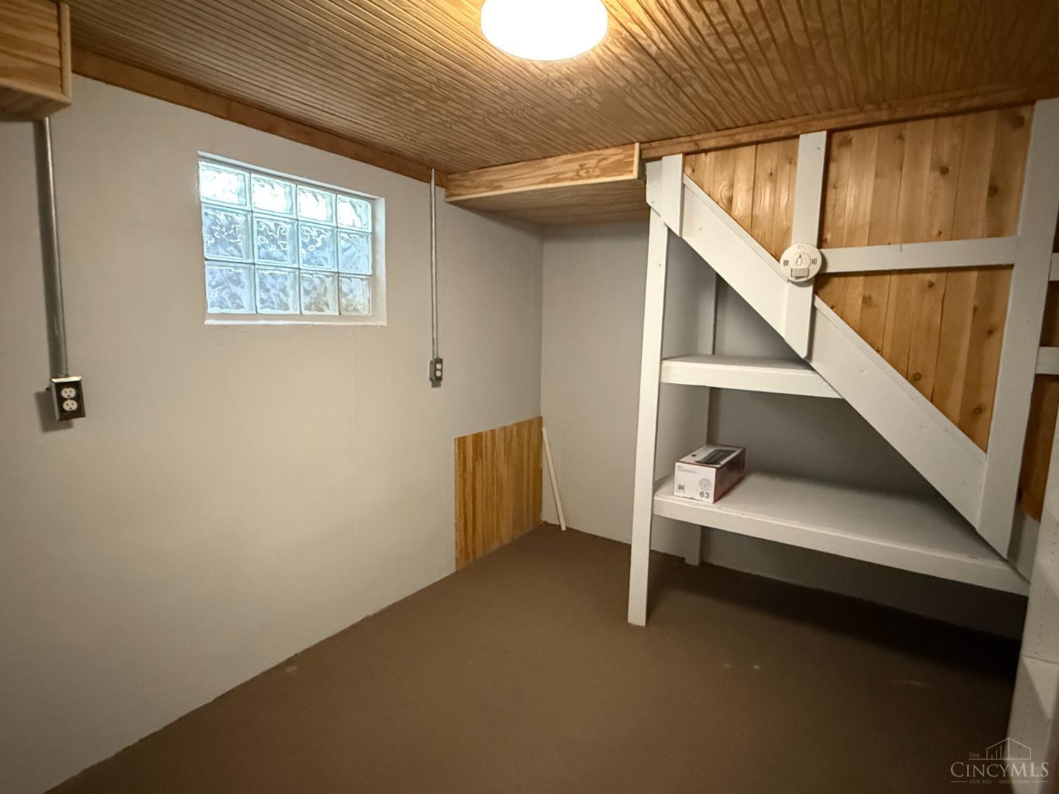 3041 Westknolls Lane