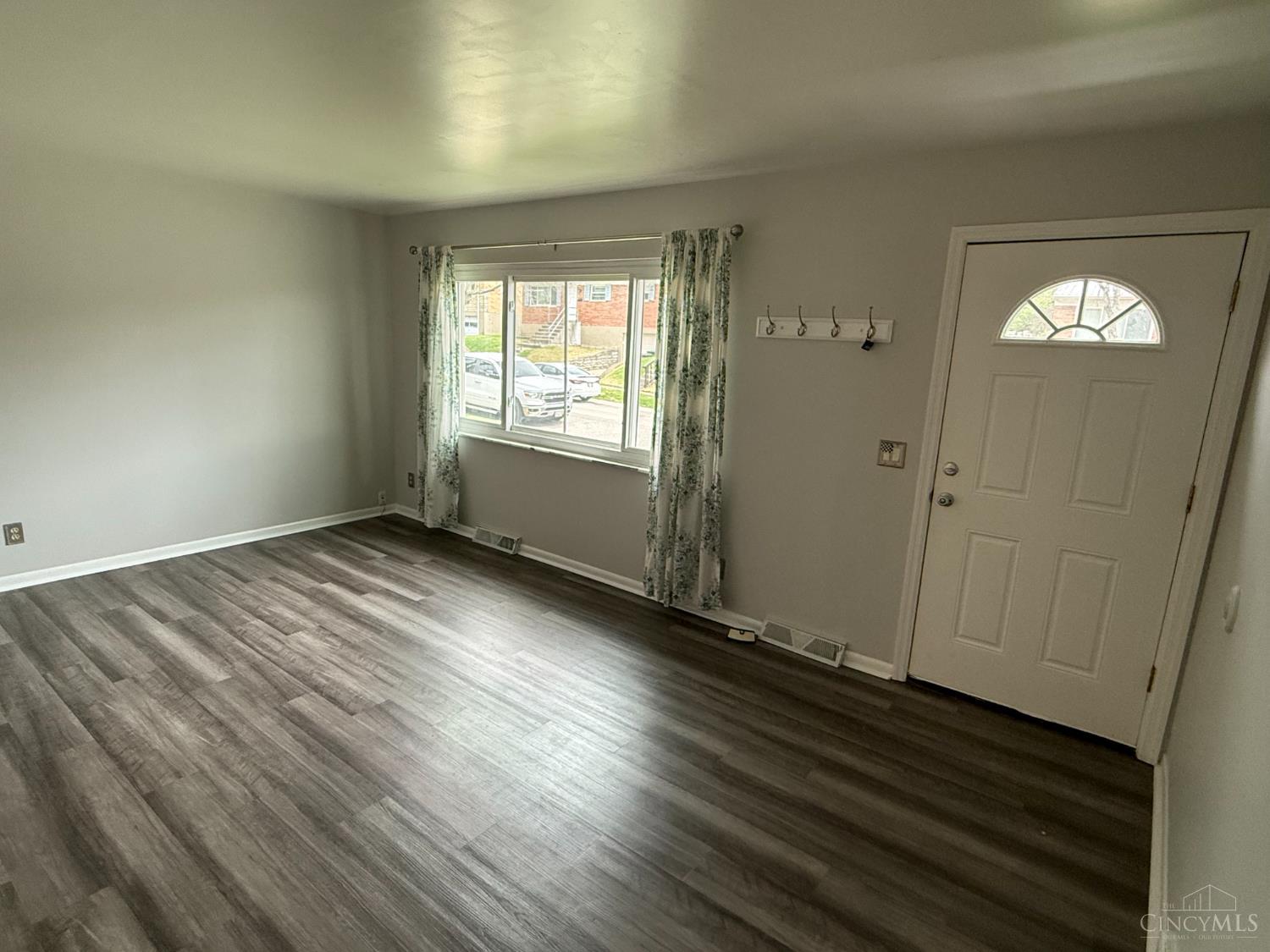 3041 Westknolls Lane