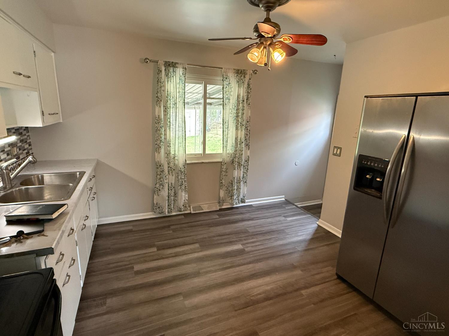 3041 Westknolls Lane