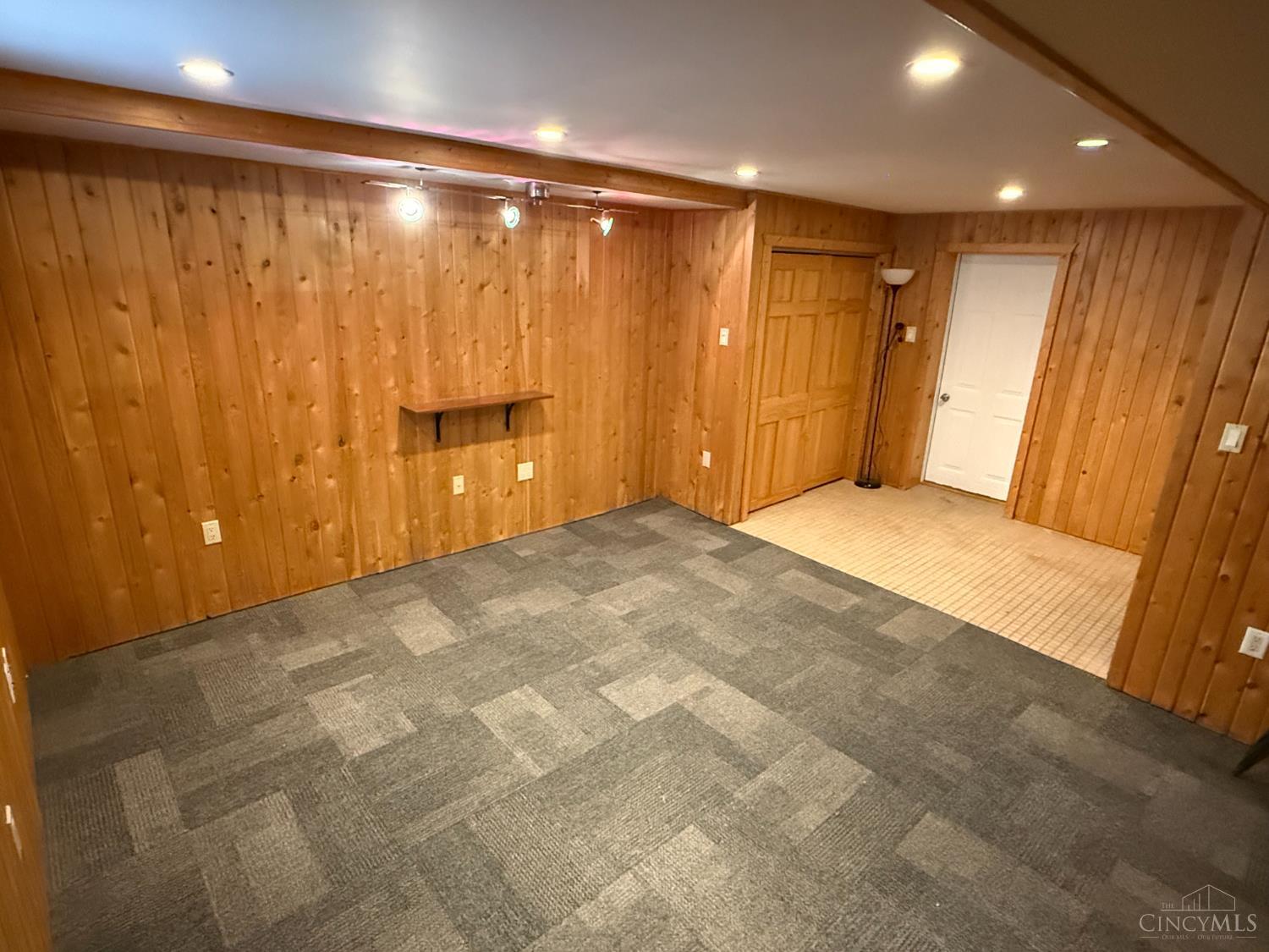 3041 Westknolls Lane