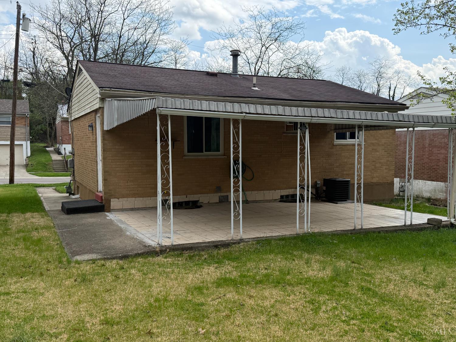 3041 Westknolls Lane