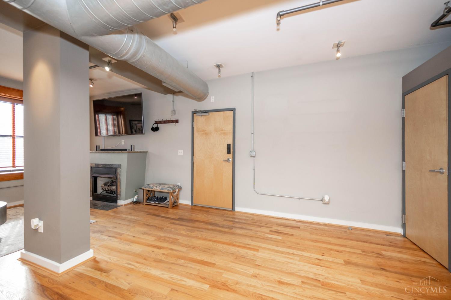 1417 Main Street 5
