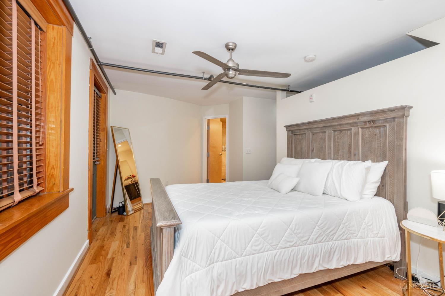 1417 Main Street 5