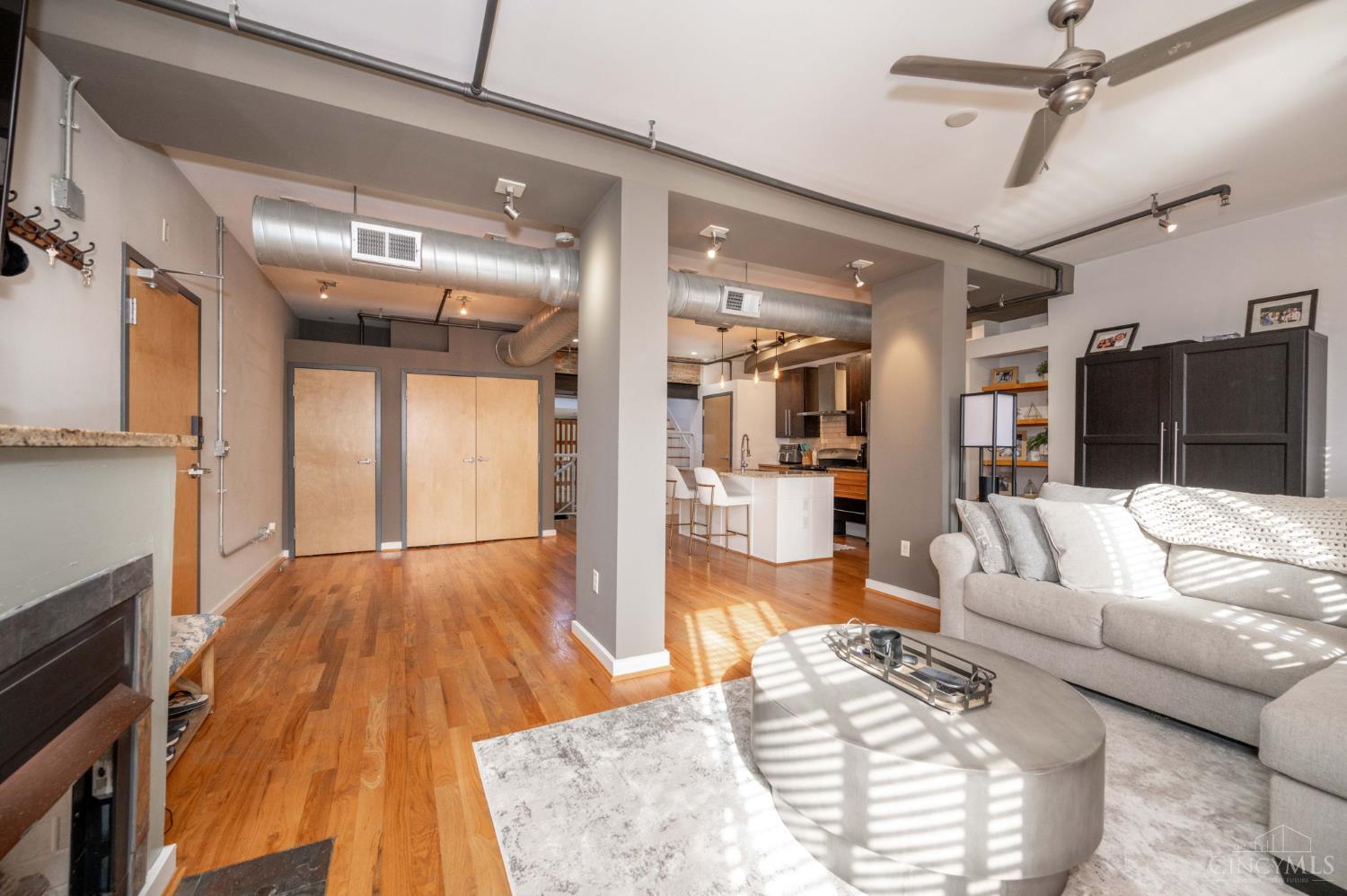 1417 Main Street 5