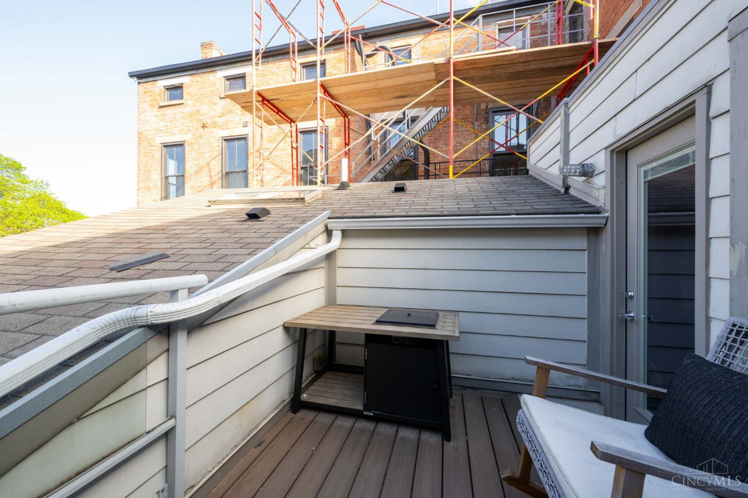 1417 Main Street 5