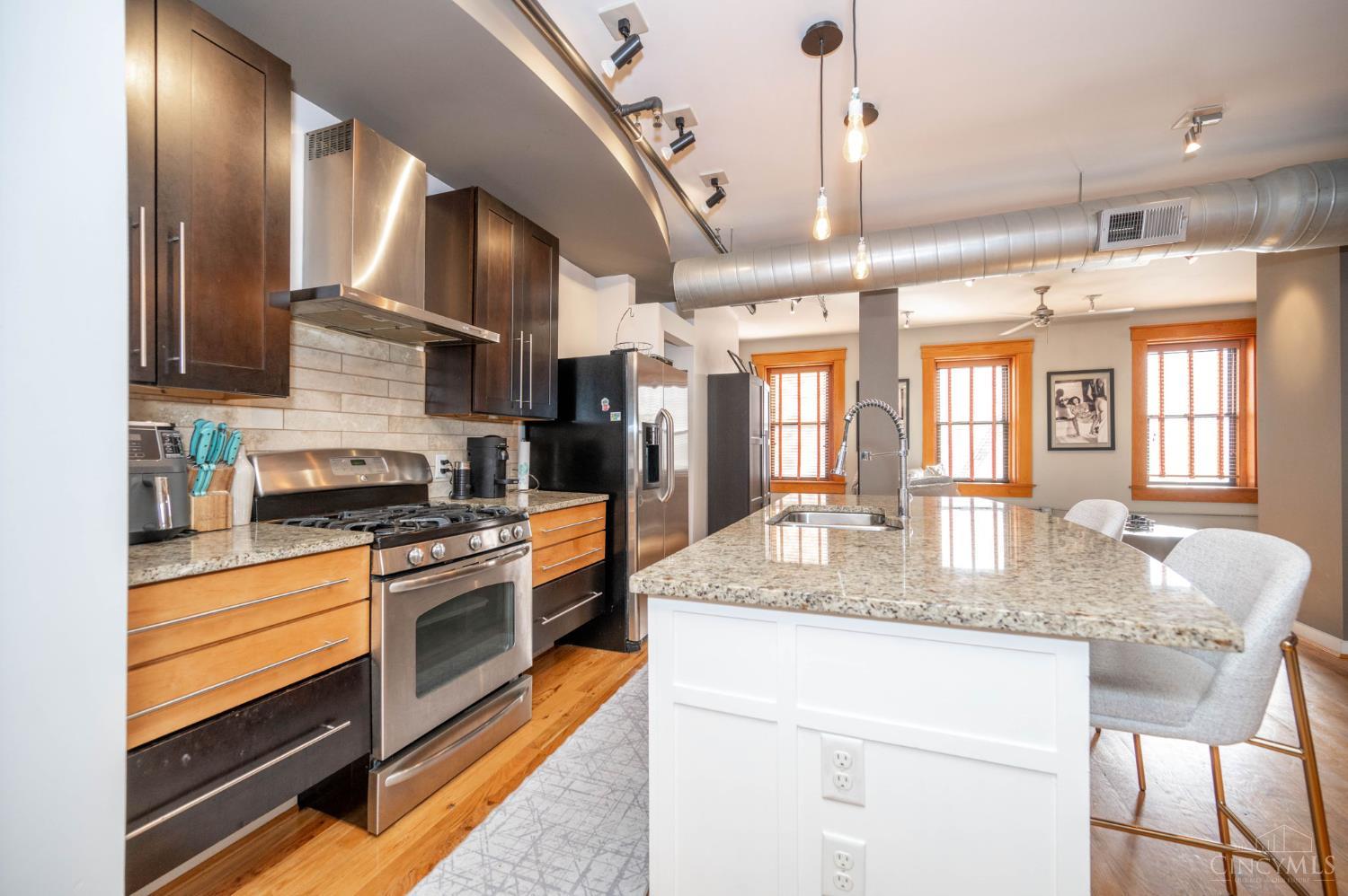1417 Main Street 5