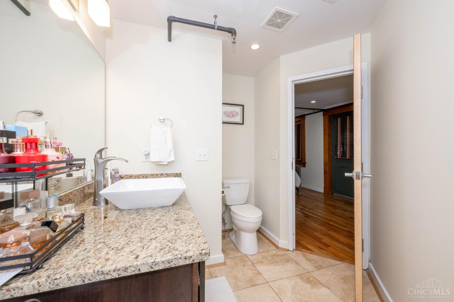 1417 Main Street 5