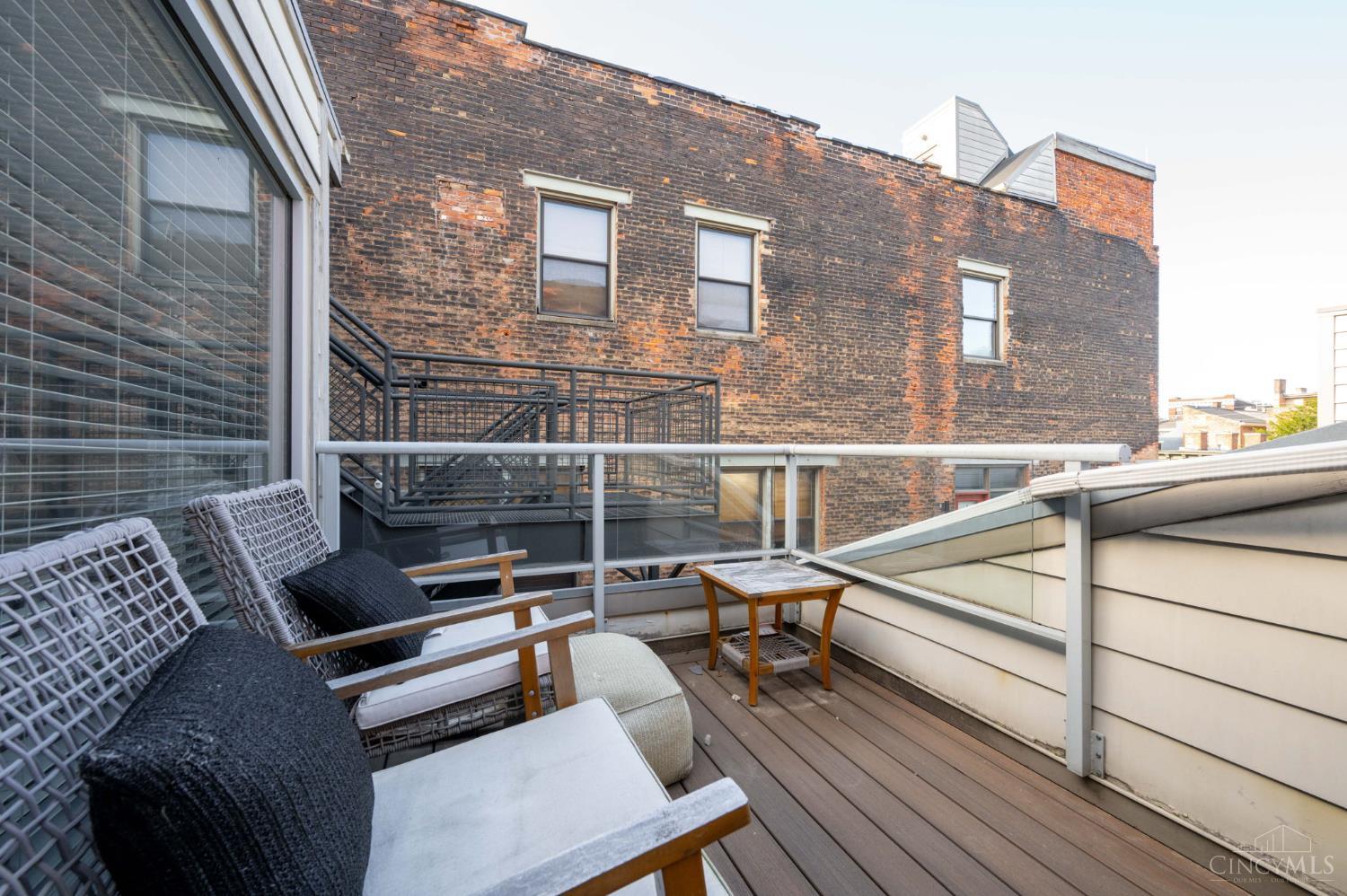 1417 Main Street 5