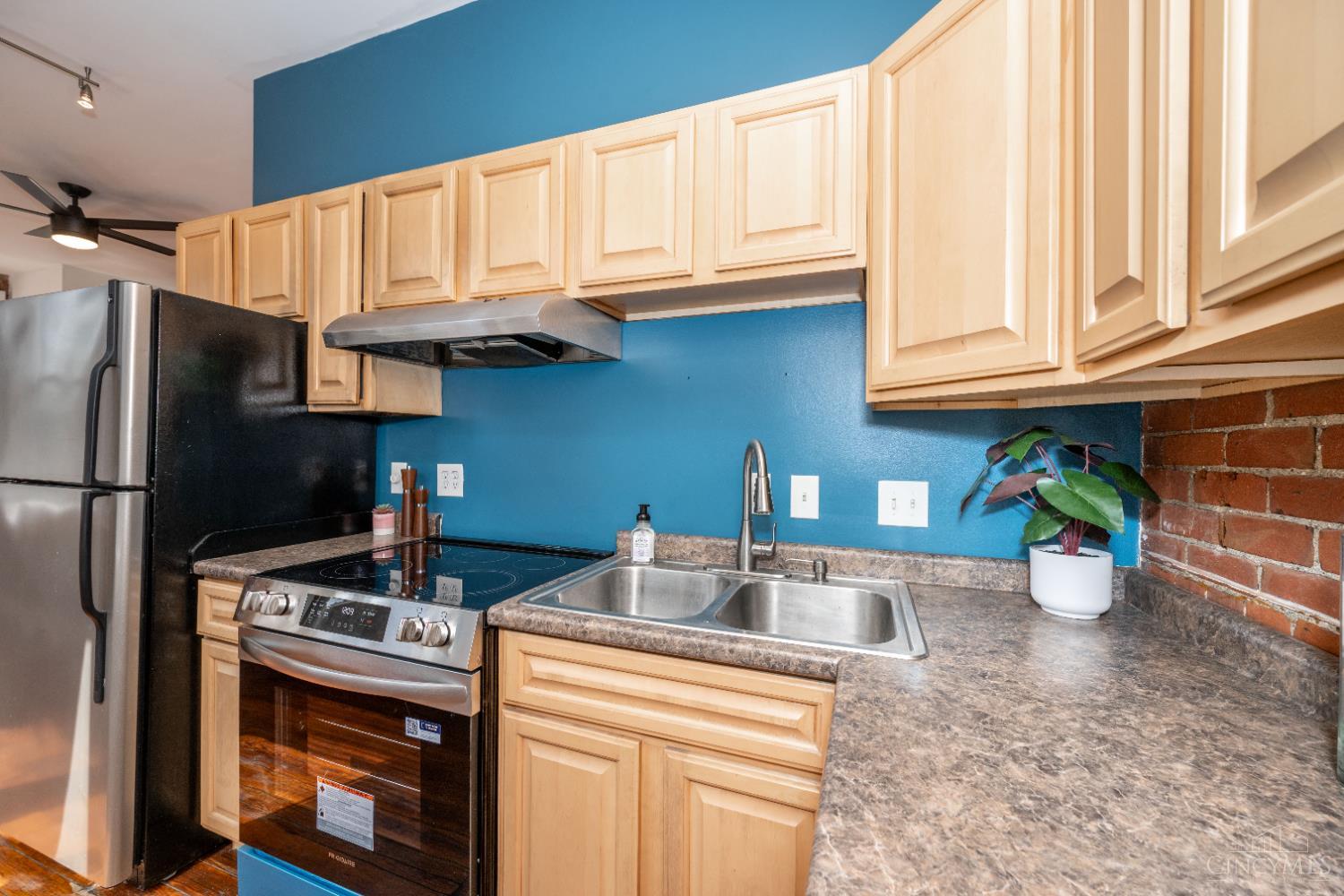 1345 Main Street Unit: 11