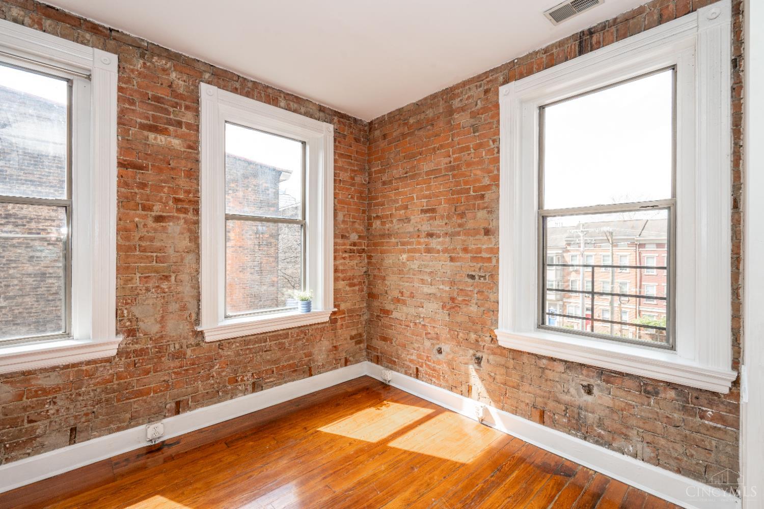 1345 Main Street Unit: 11