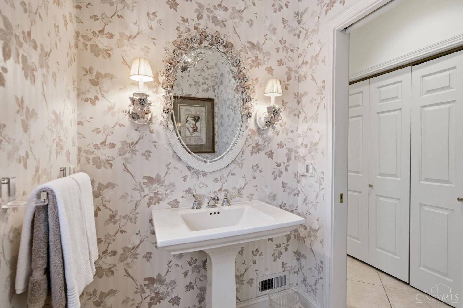 11 Camargo Canyon Drive