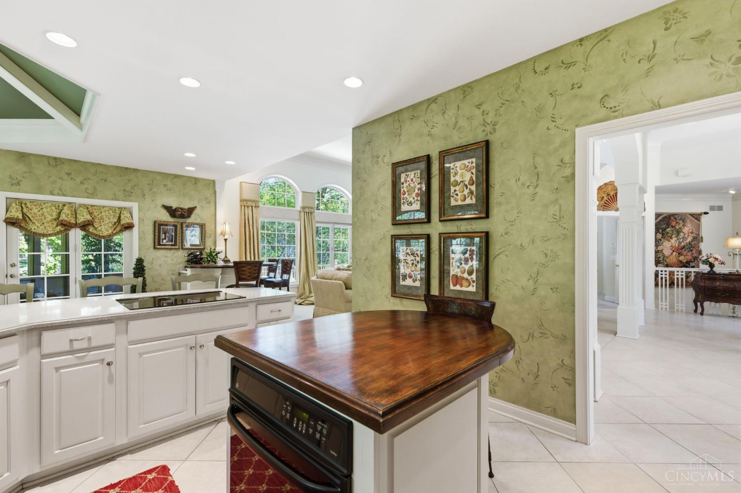 11 Camargo Canyon Drive