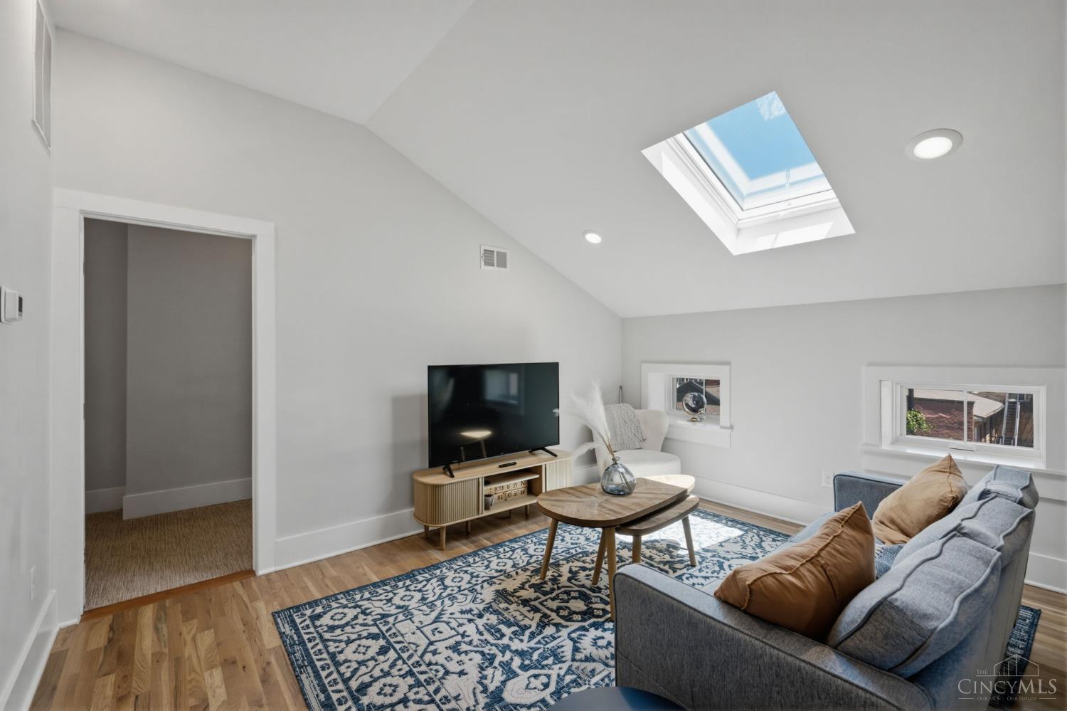915 Vine Street Unit: 401