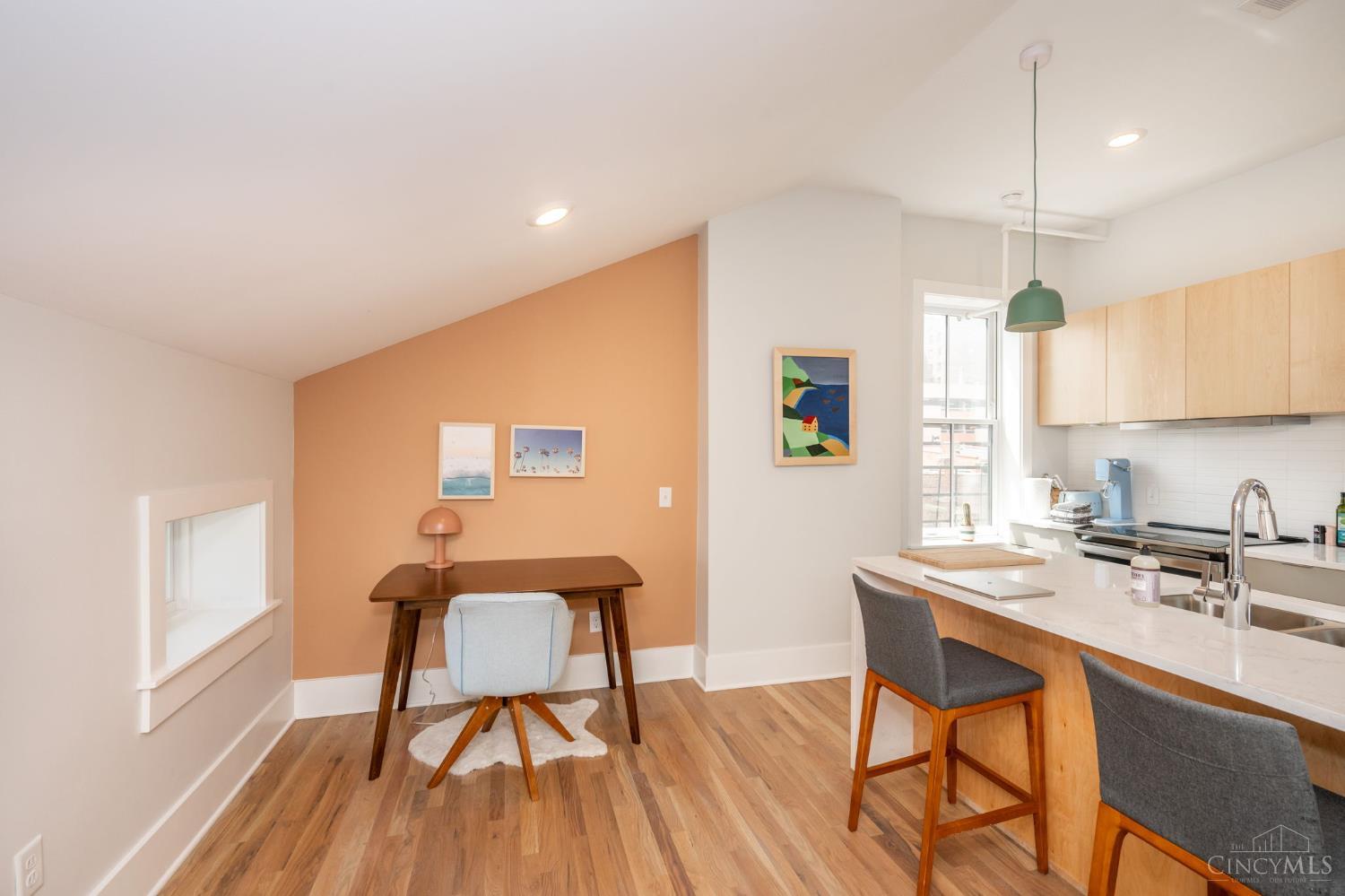 915 Vine Street Unit: 401