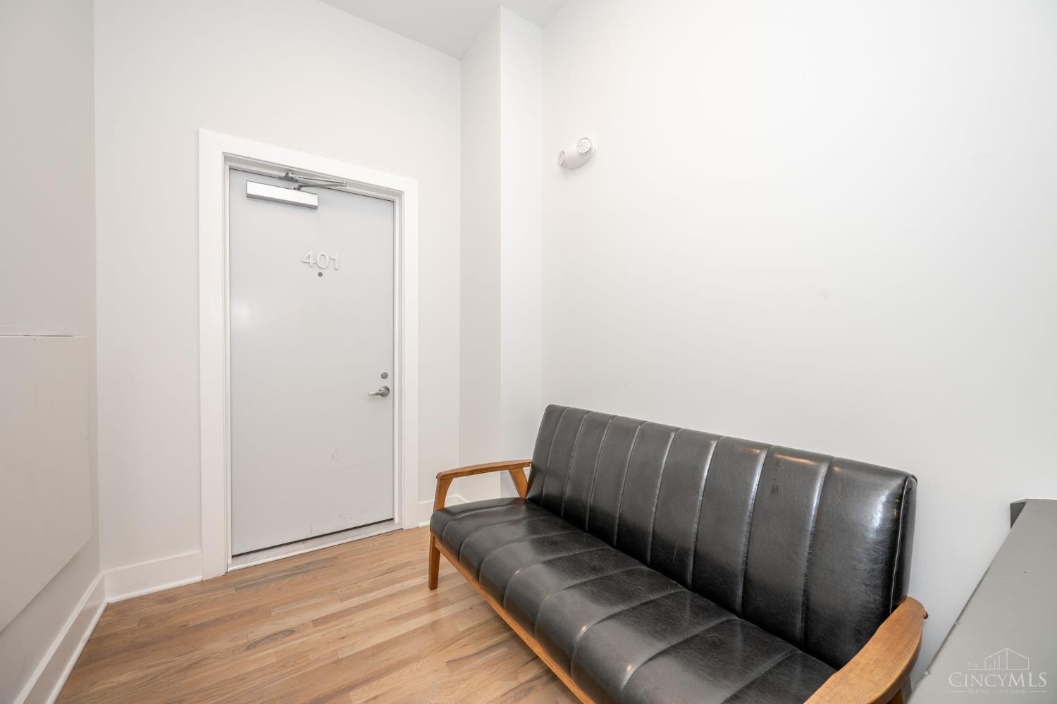 915 Vine Street Unit: 401