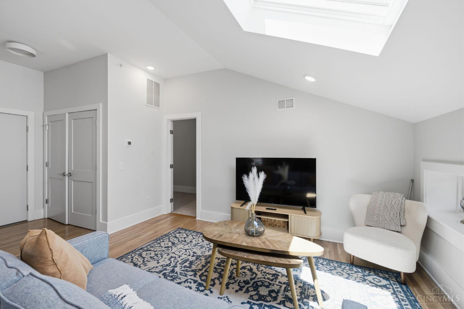 915 Vine Street Unit: 401