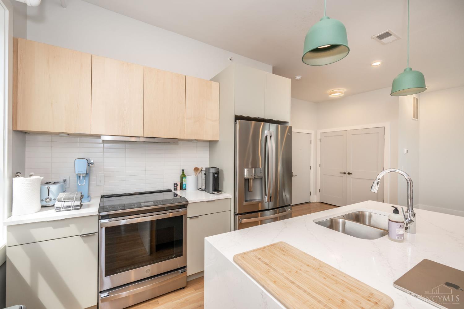 915 Vine Street Unit: 401