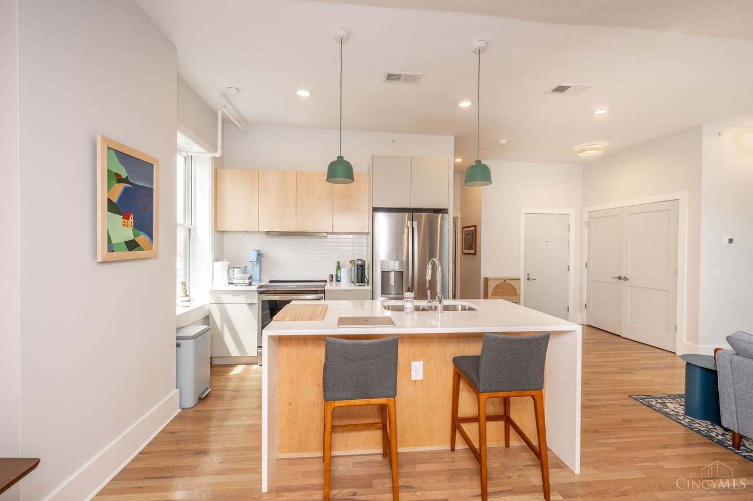 915 Vine Street Unit: 401