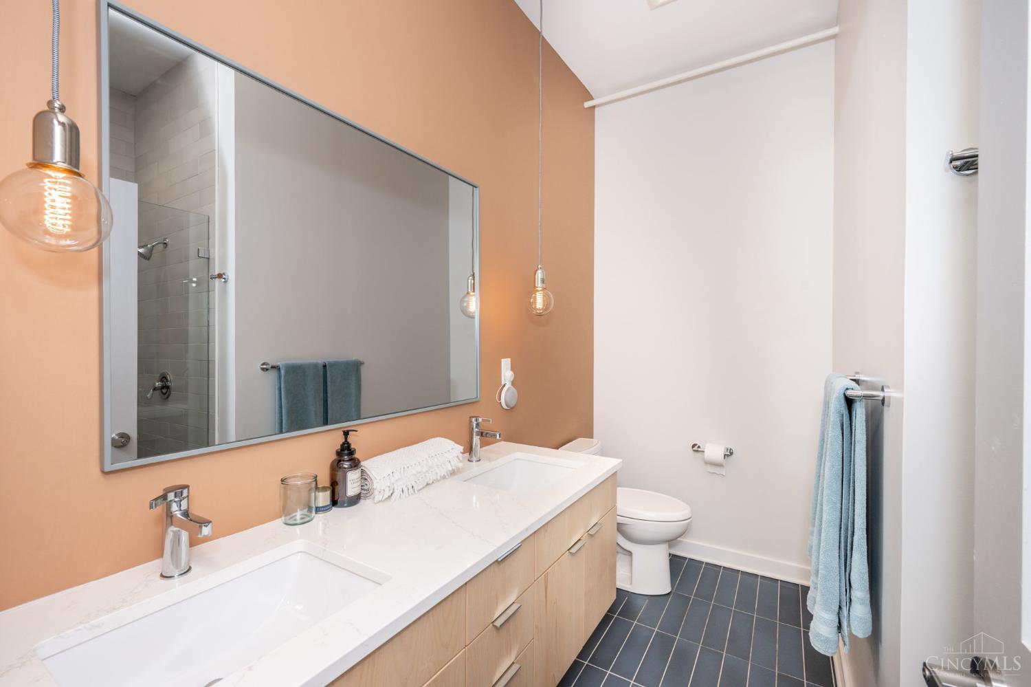 915 Vine Street Unit: 401