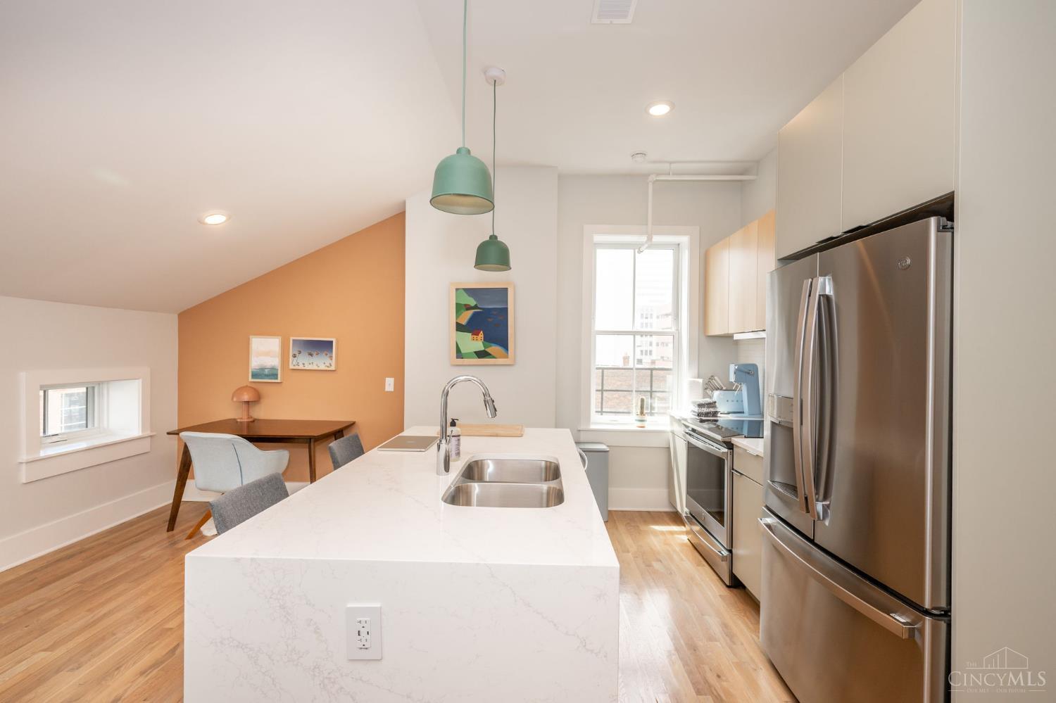 915 Vine Street Unit: 401