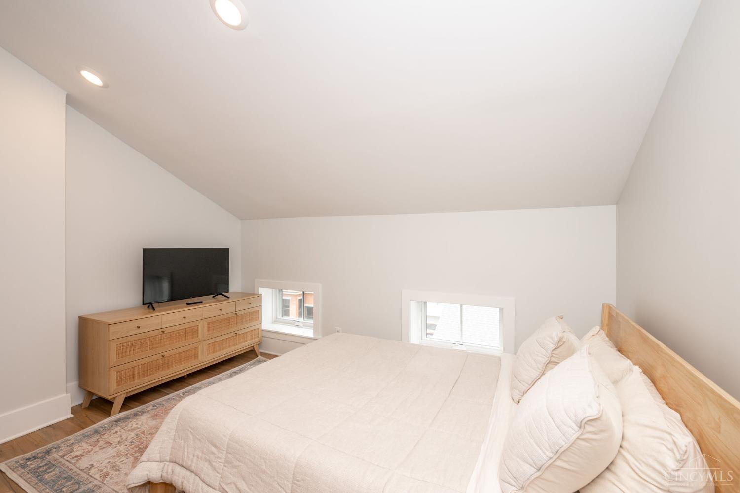 915 Vine Street Unit: 401