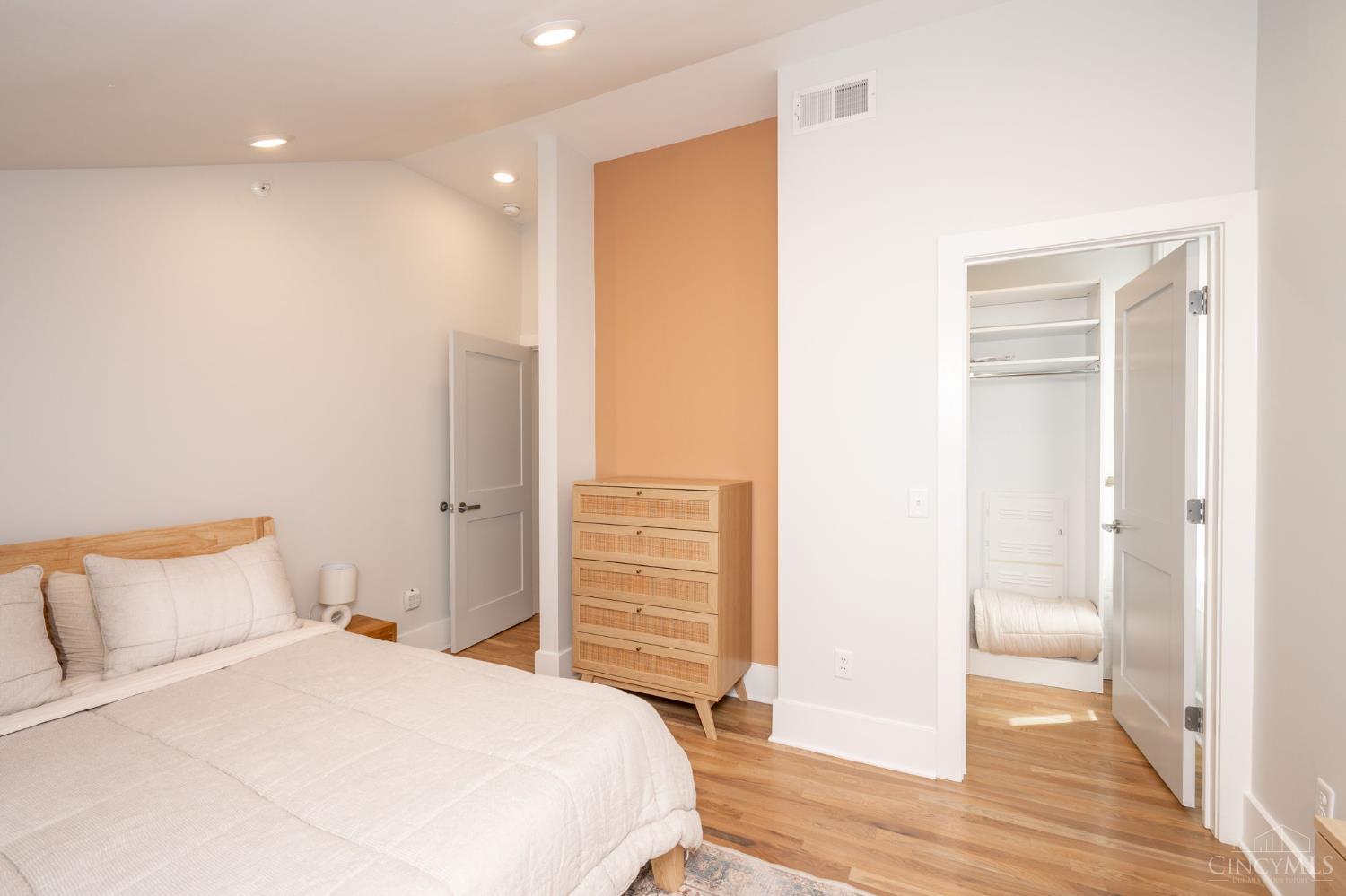 915 Vine Street Unit: 401