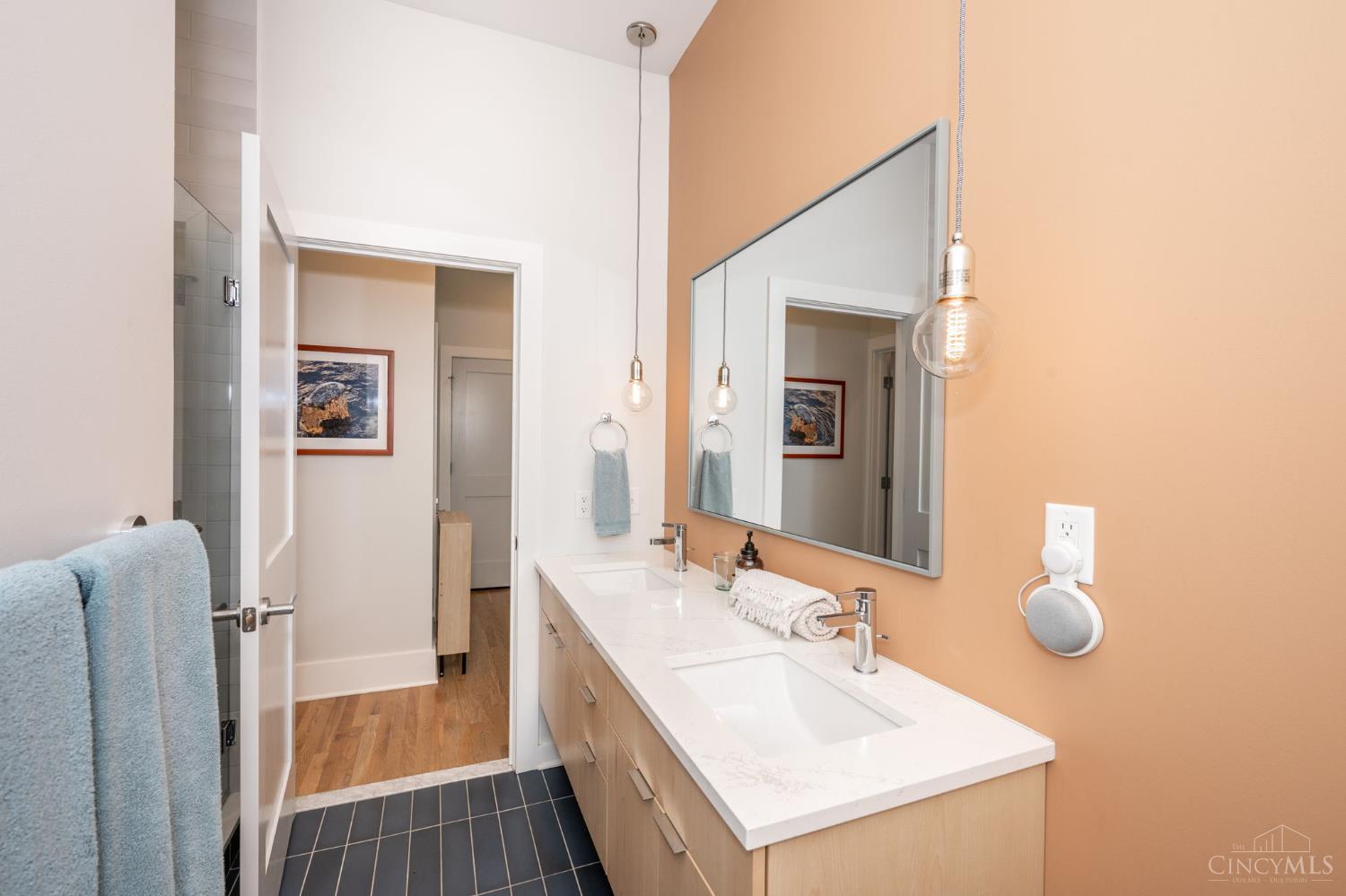 915 Vine Street Unit: 401
