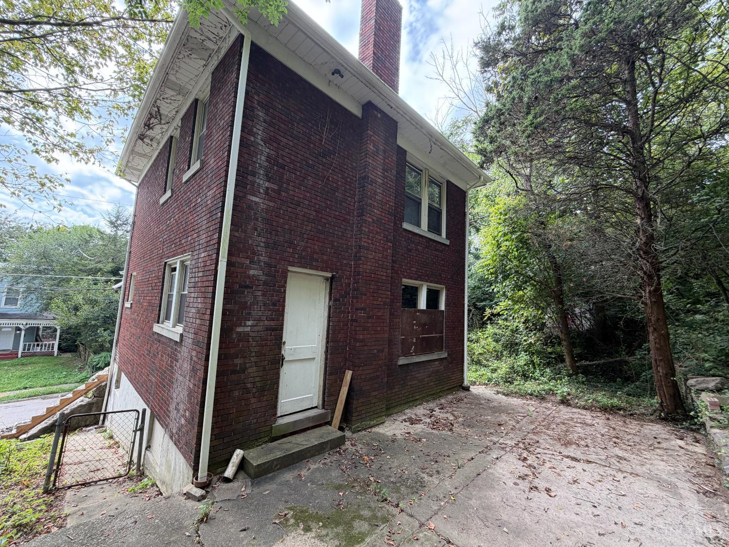 660 Steiner Avenue