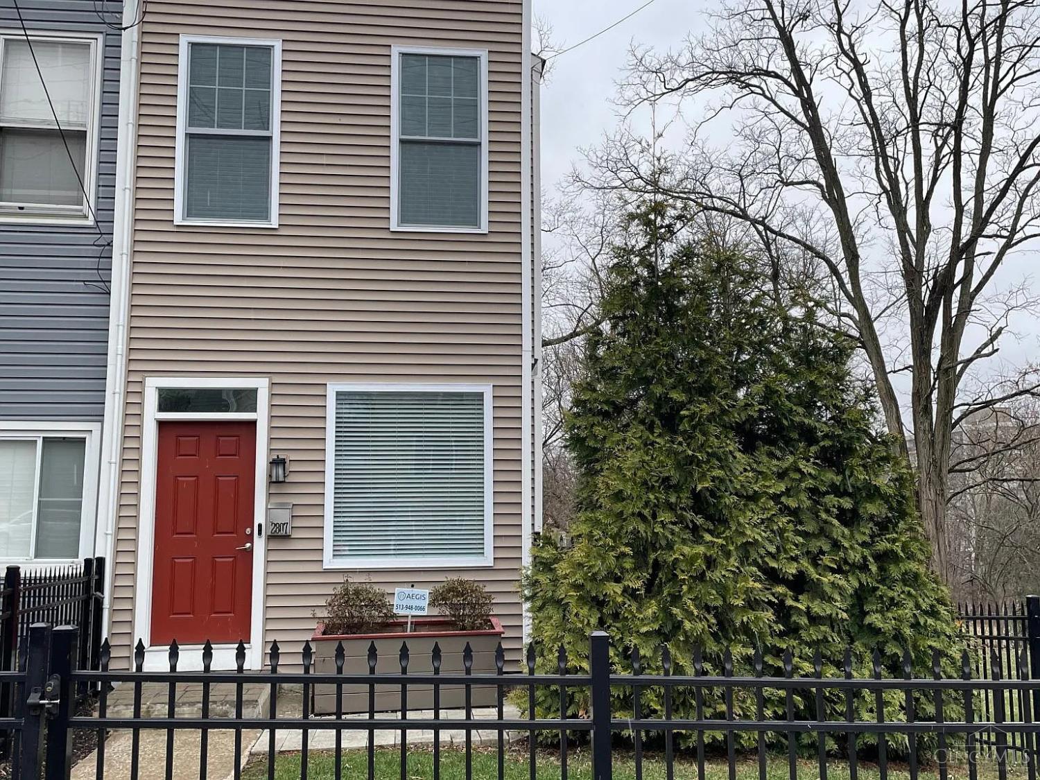 2807 Price Avenue