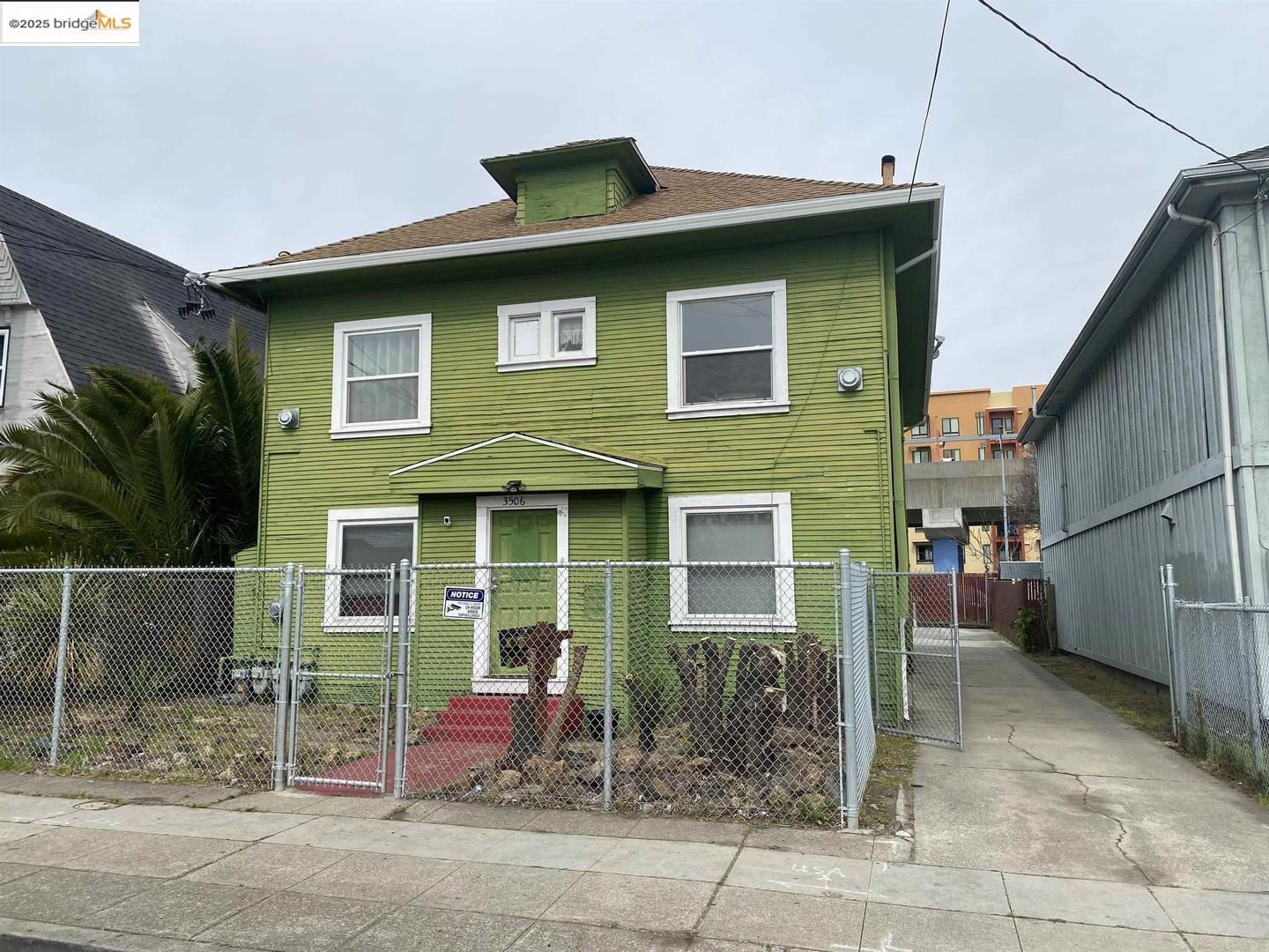 3506 San Leandro St
