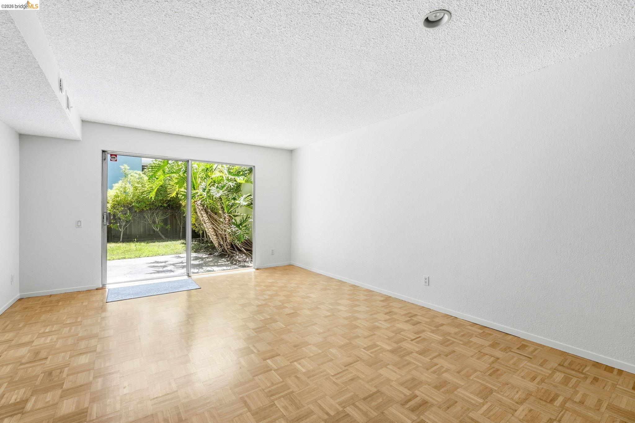 2231 Heathrow Pl