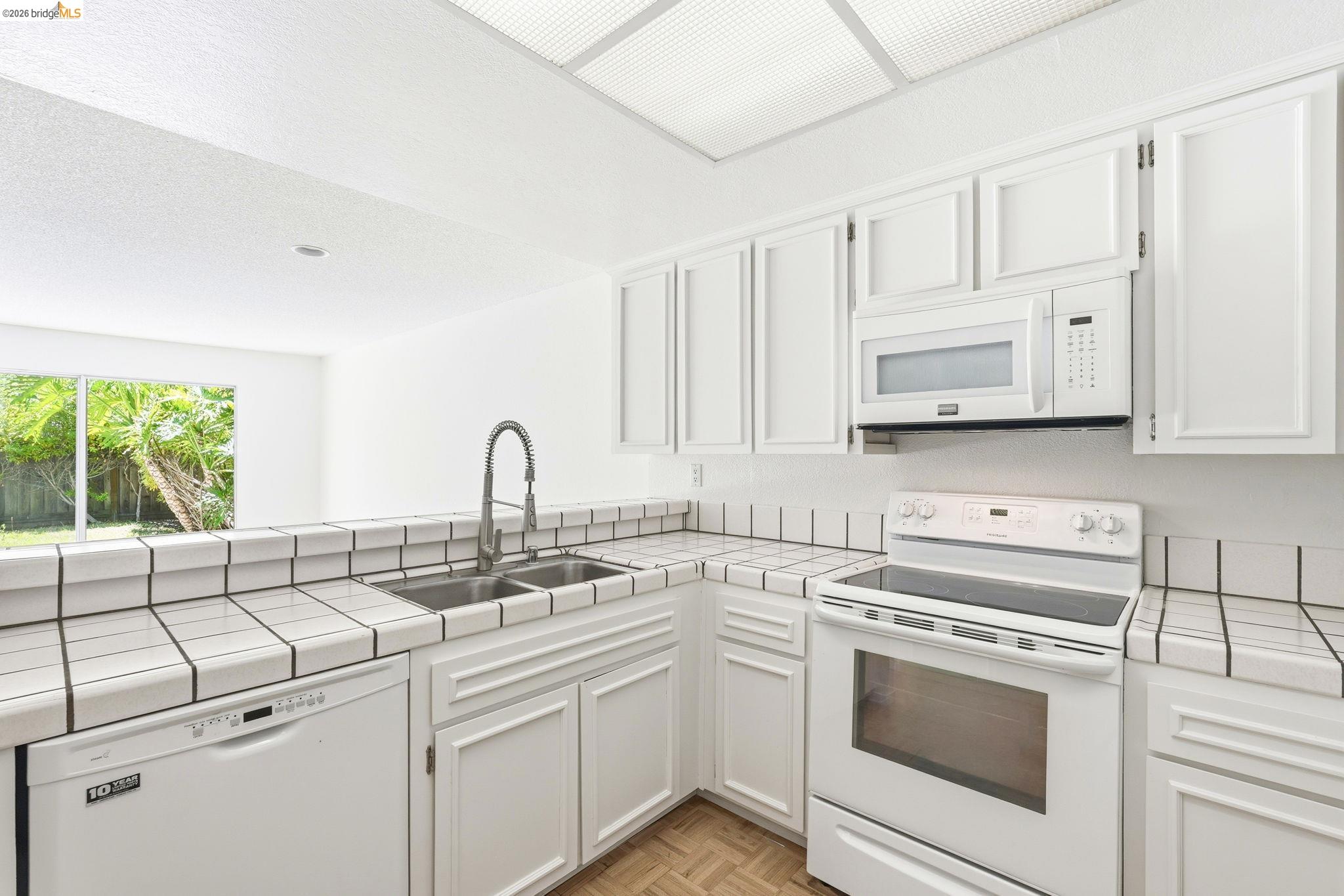 2231 Heathrow Pl