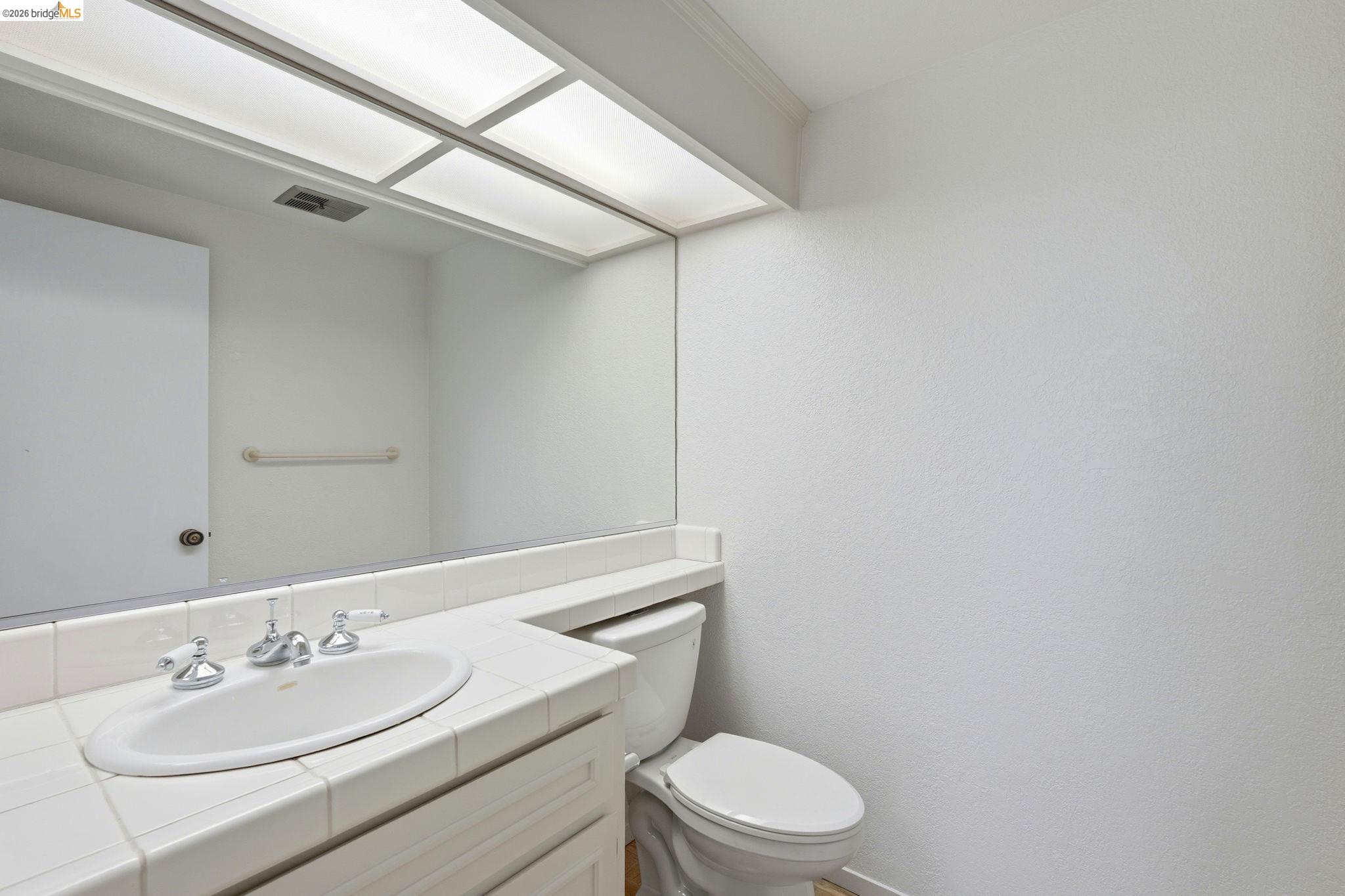 2231 Heathrow Pl