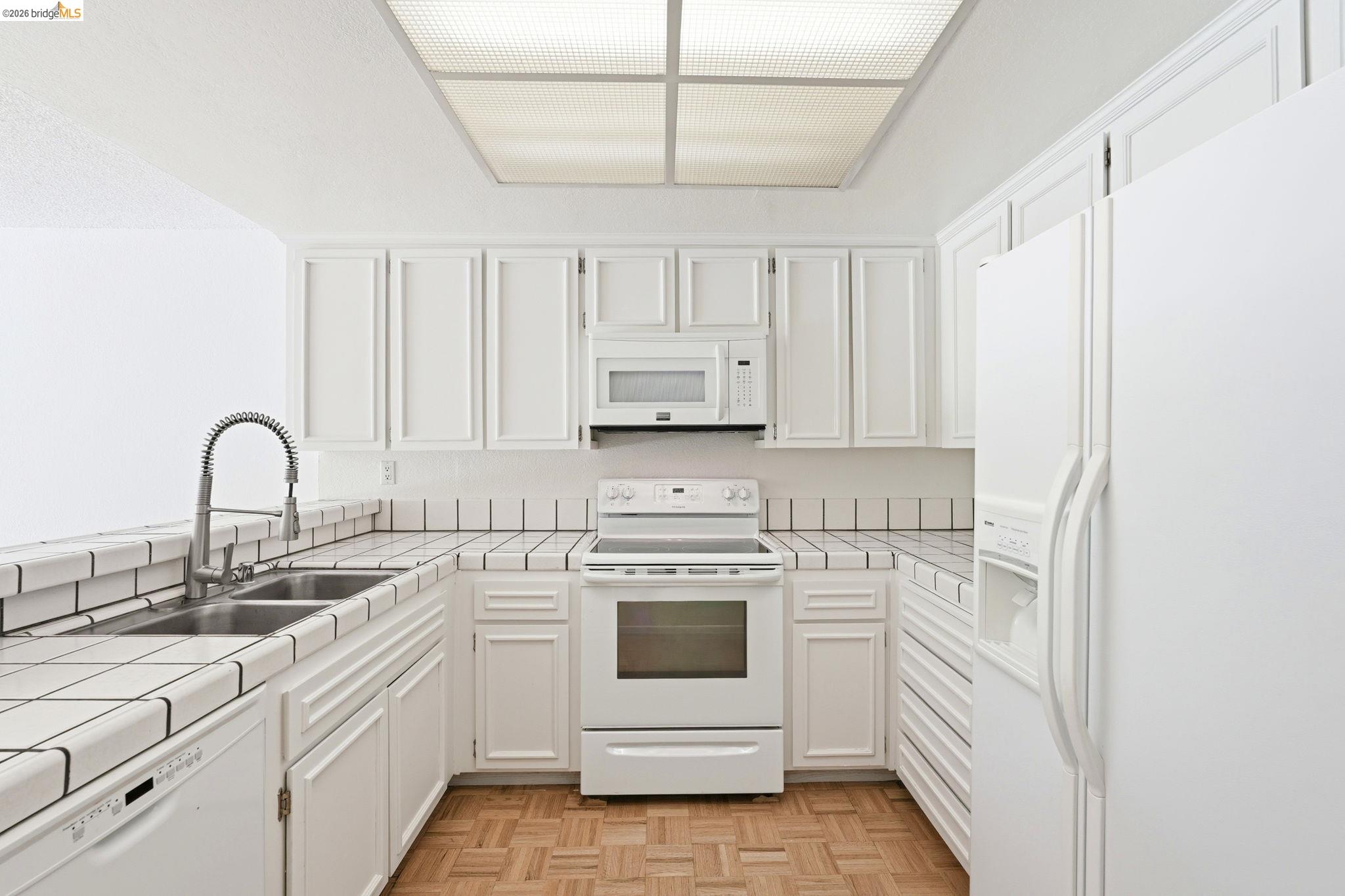 2231 Heathrow Pl