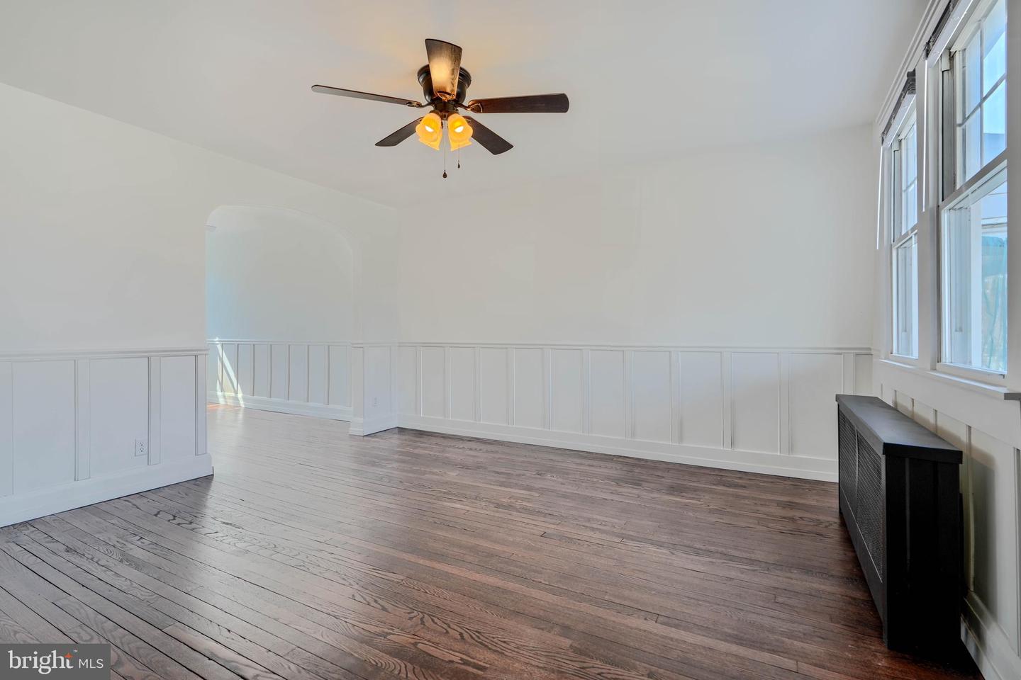 207 W Meadow Rd