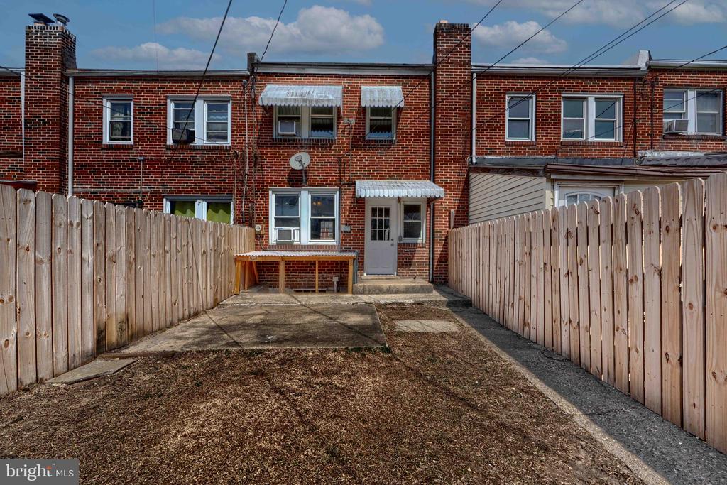207 W Meadow Rd