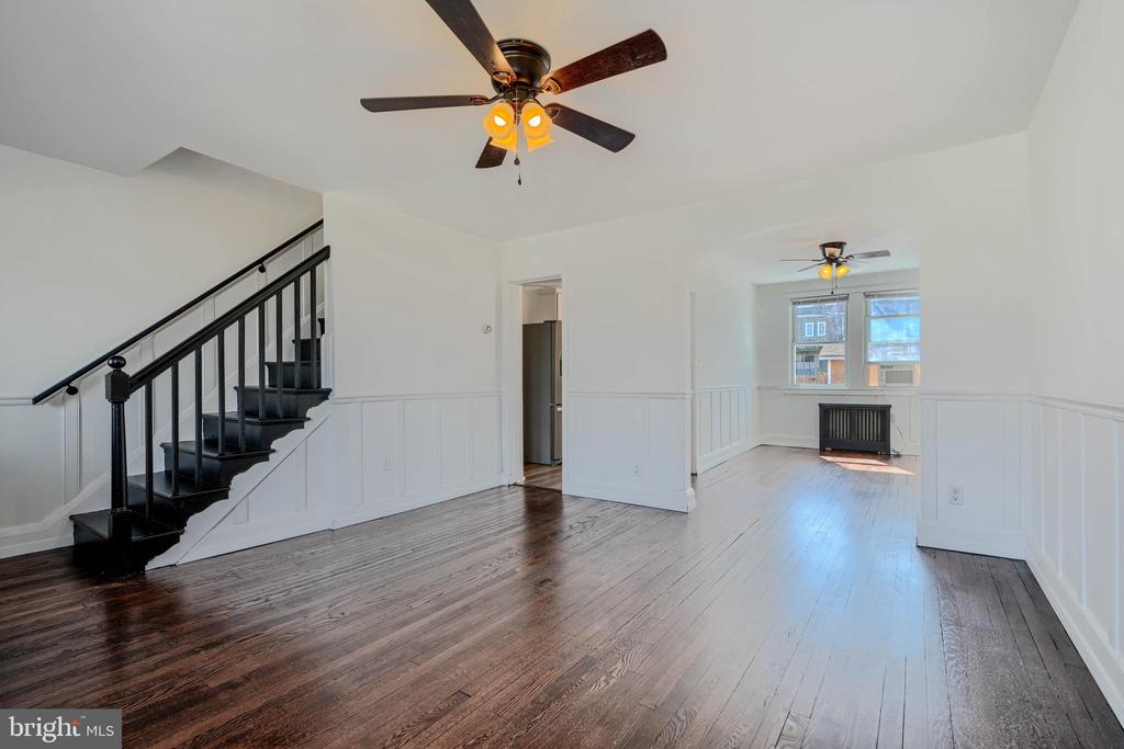207 W Meadow Rd