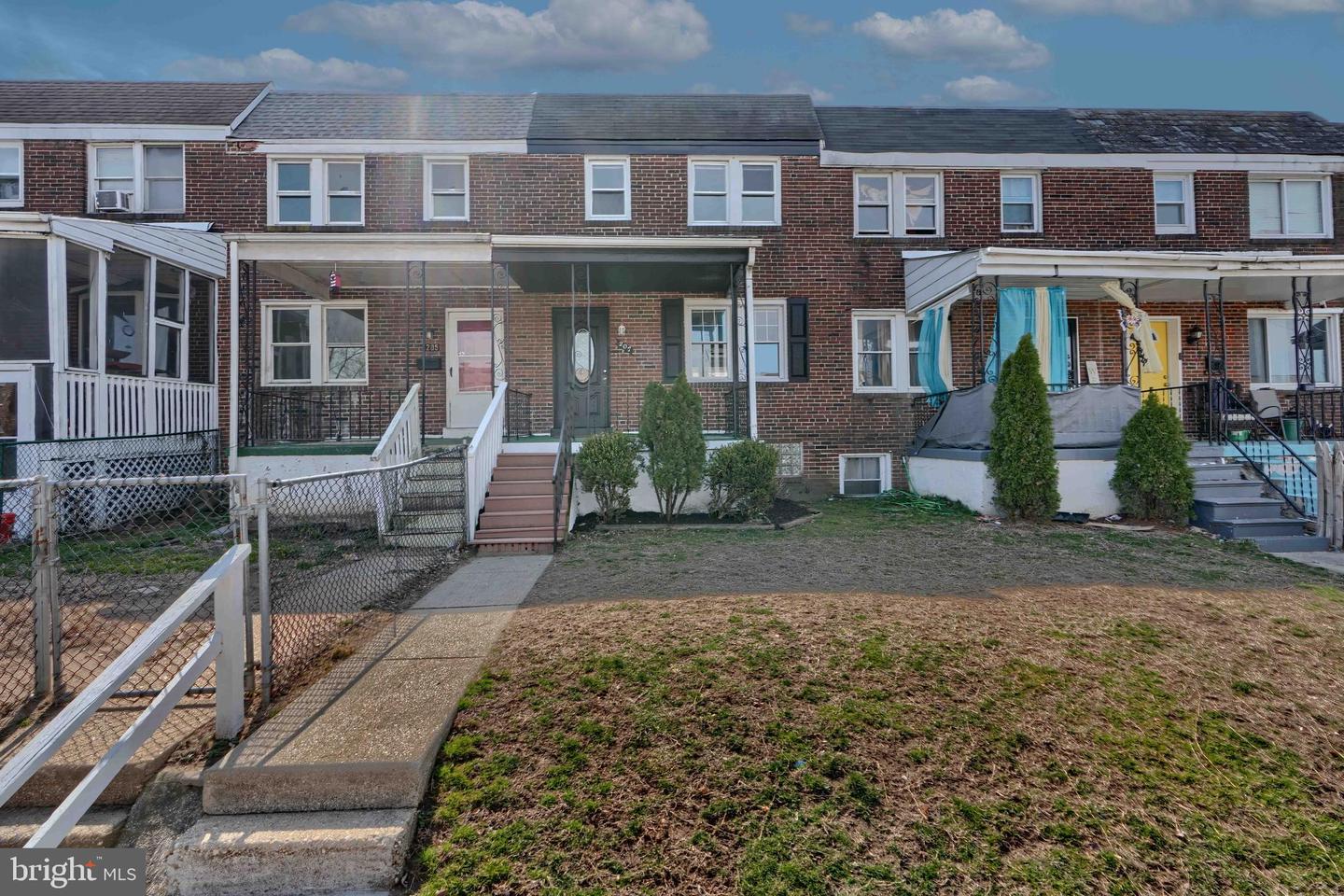 207 W Meadow Rd