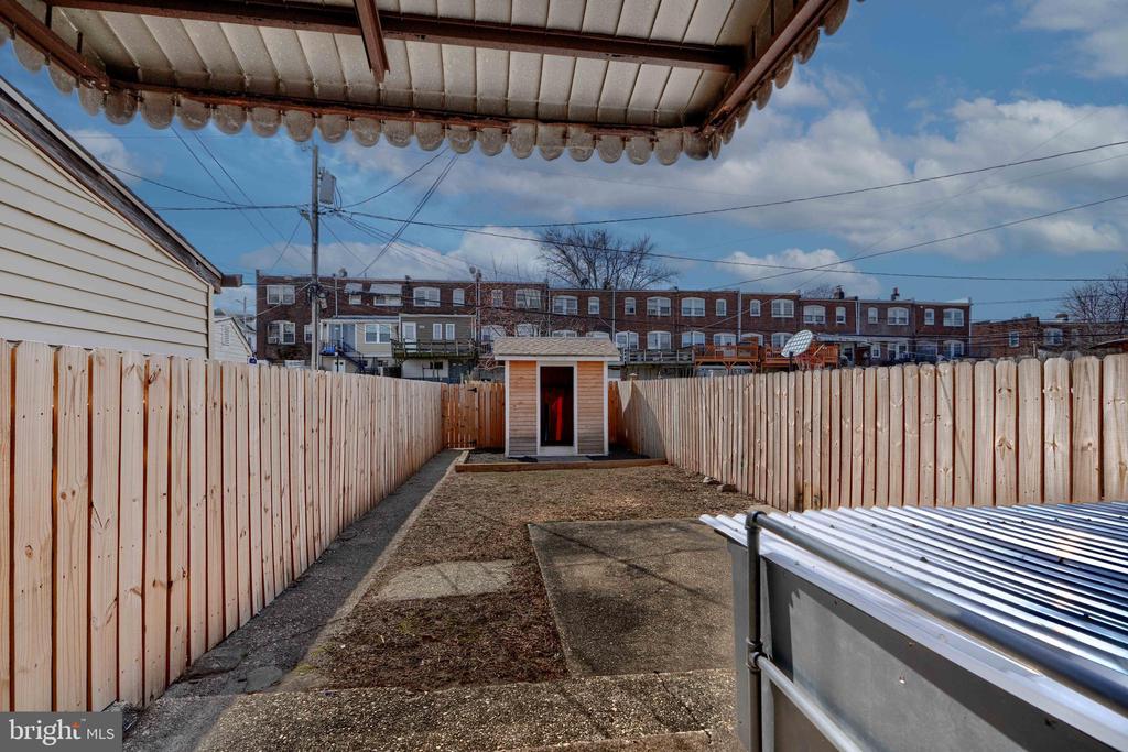 207 W Meadow Rd