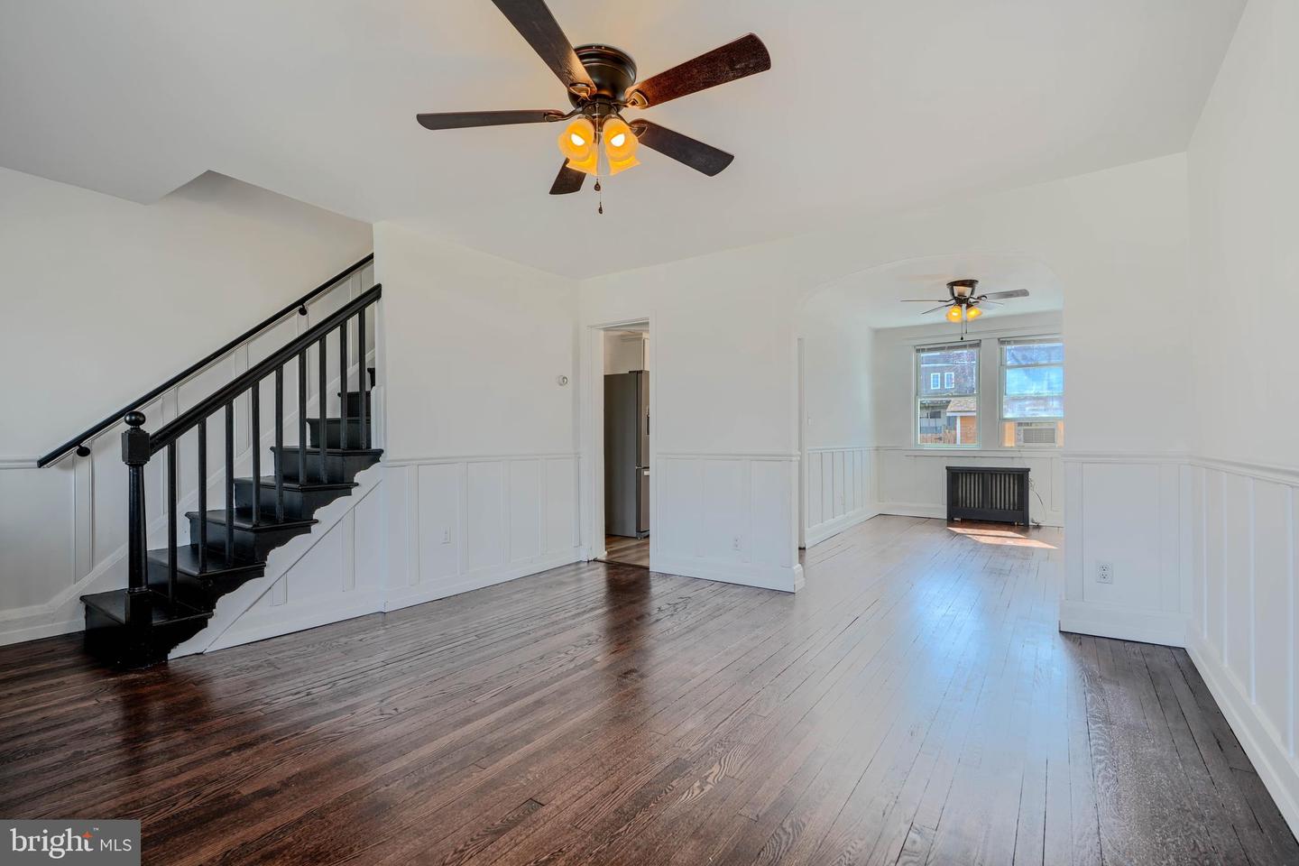 207 W Meadow Rd