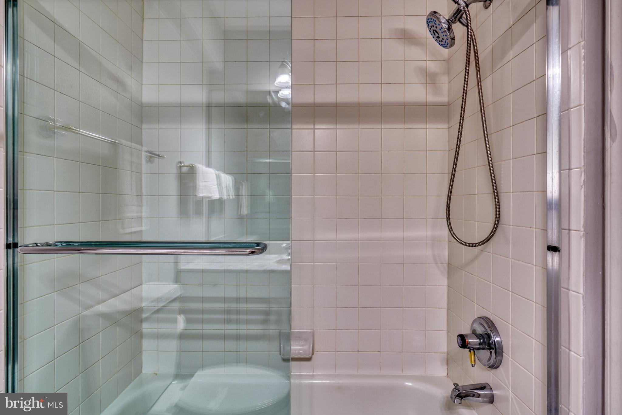 100 Harborview DRIVE Unit: 2209