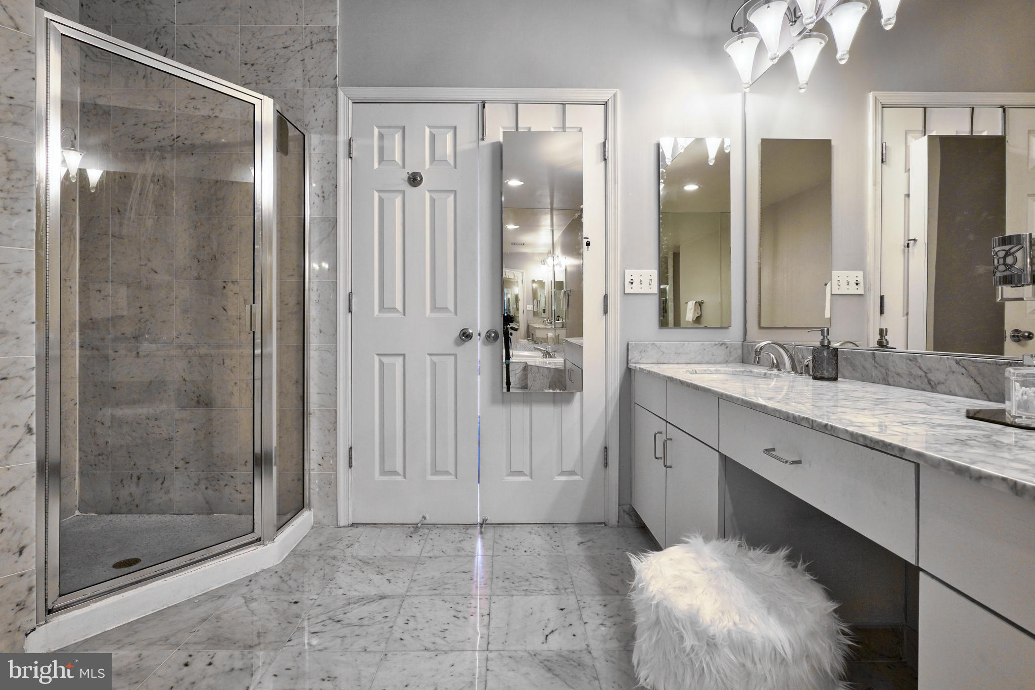 100 Harborview DRIVE Unit: 2209