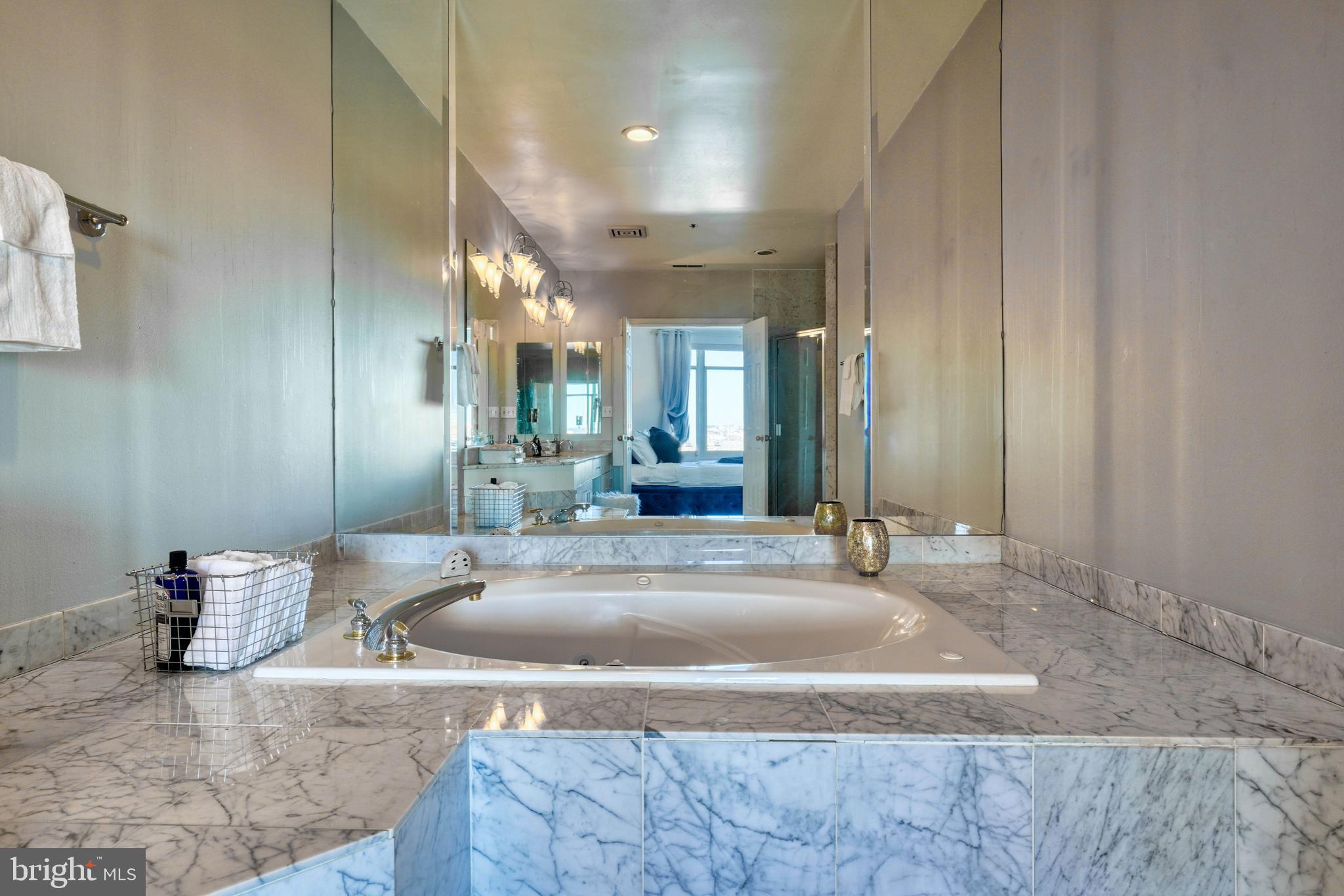 100 Harborview DRIVE Unit: 2209
