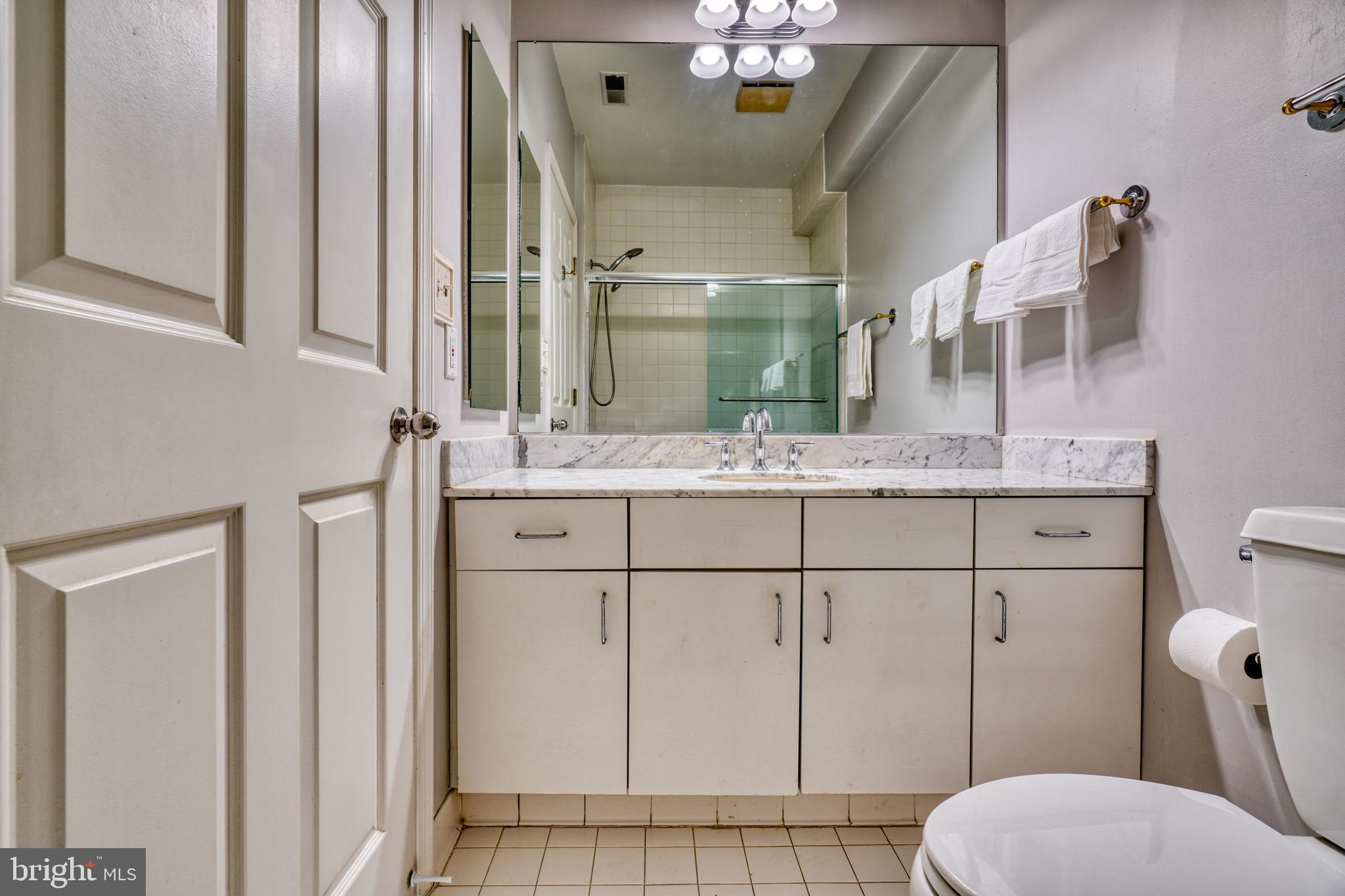 100 Harborview DRIVE Unit: 2209