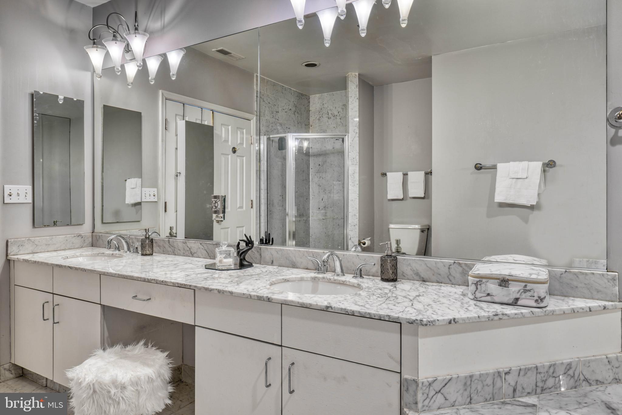 100 Harborview DRIVE Unit: 2209