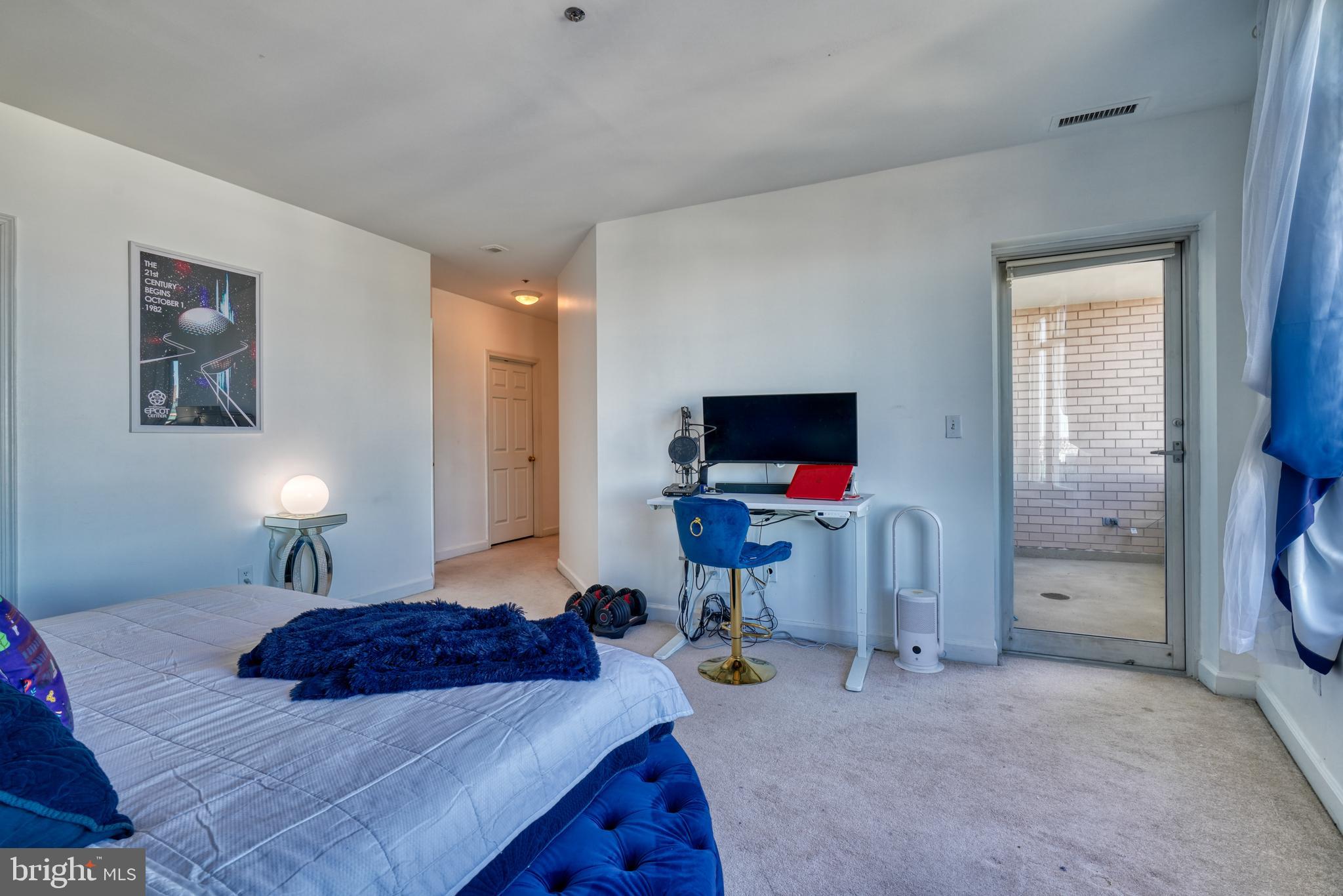 100 Harborview DRIVE Unit: 2209