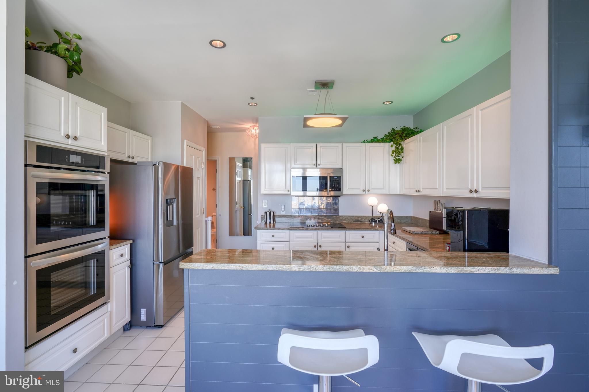 100 Harborview DRIVE Unit: 2209